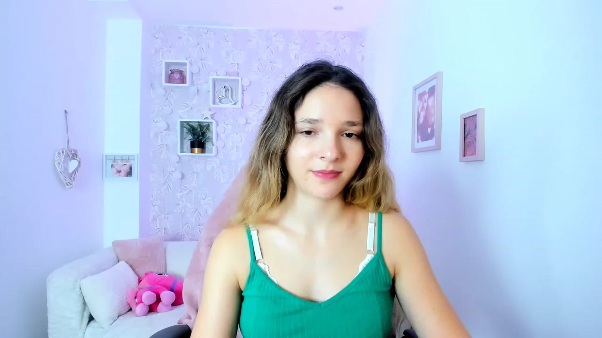 Gallery image thumbnail from Riley_Cutie's myfreecams stream on, 01/03/2023, 11:34 image 2 of 20