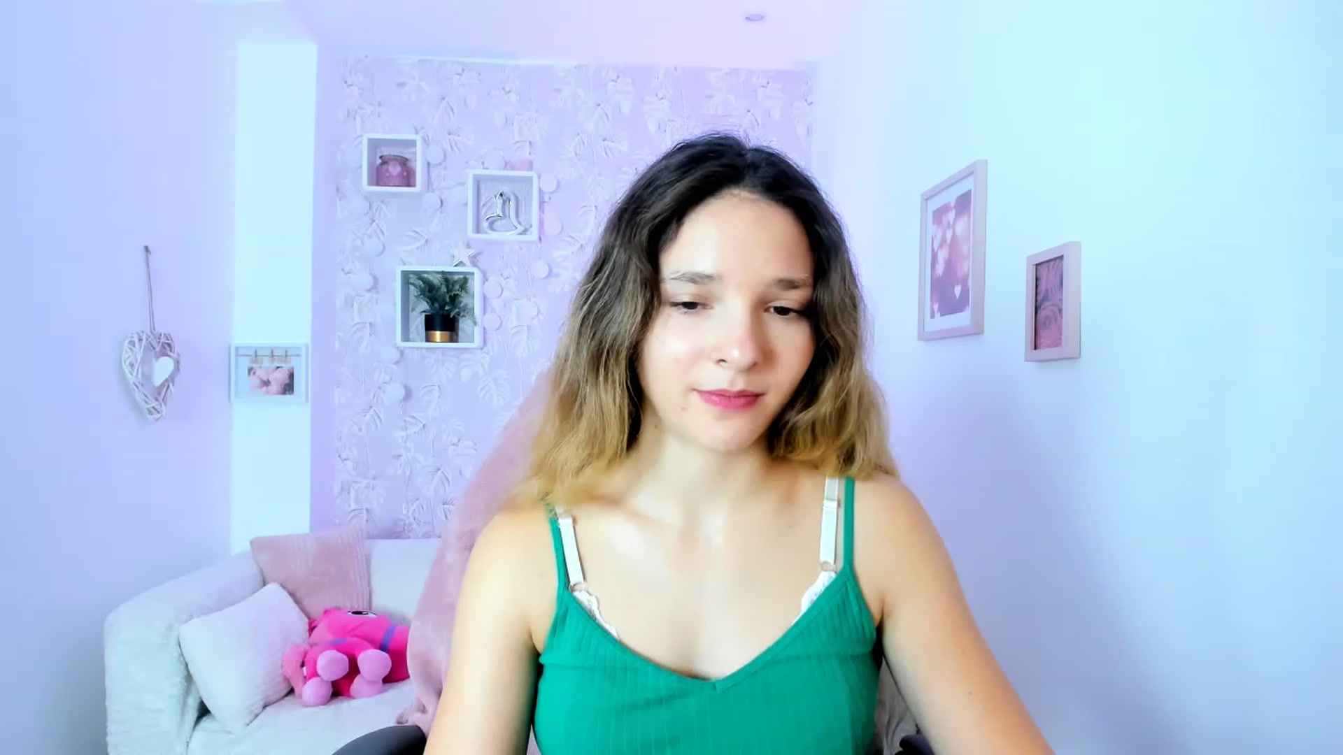 Gallery image thumbnail from Riley_Cutie's myfreecams stream on, 01/03/2023, 11:34 image 3 of 20