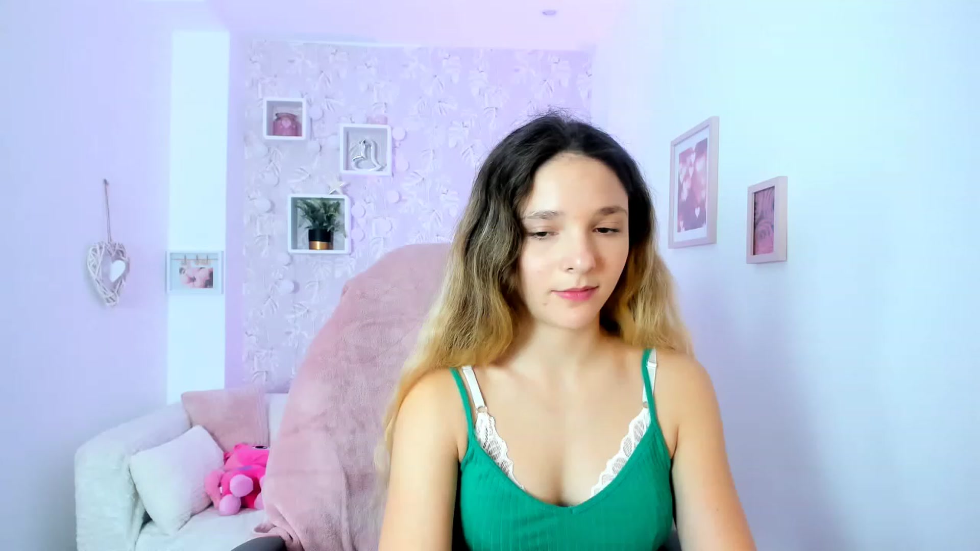 Gallery image thumbnail from Riley_Cutie's myfreecams stream on, 01/03/2023, 13:27 image 13 of 20