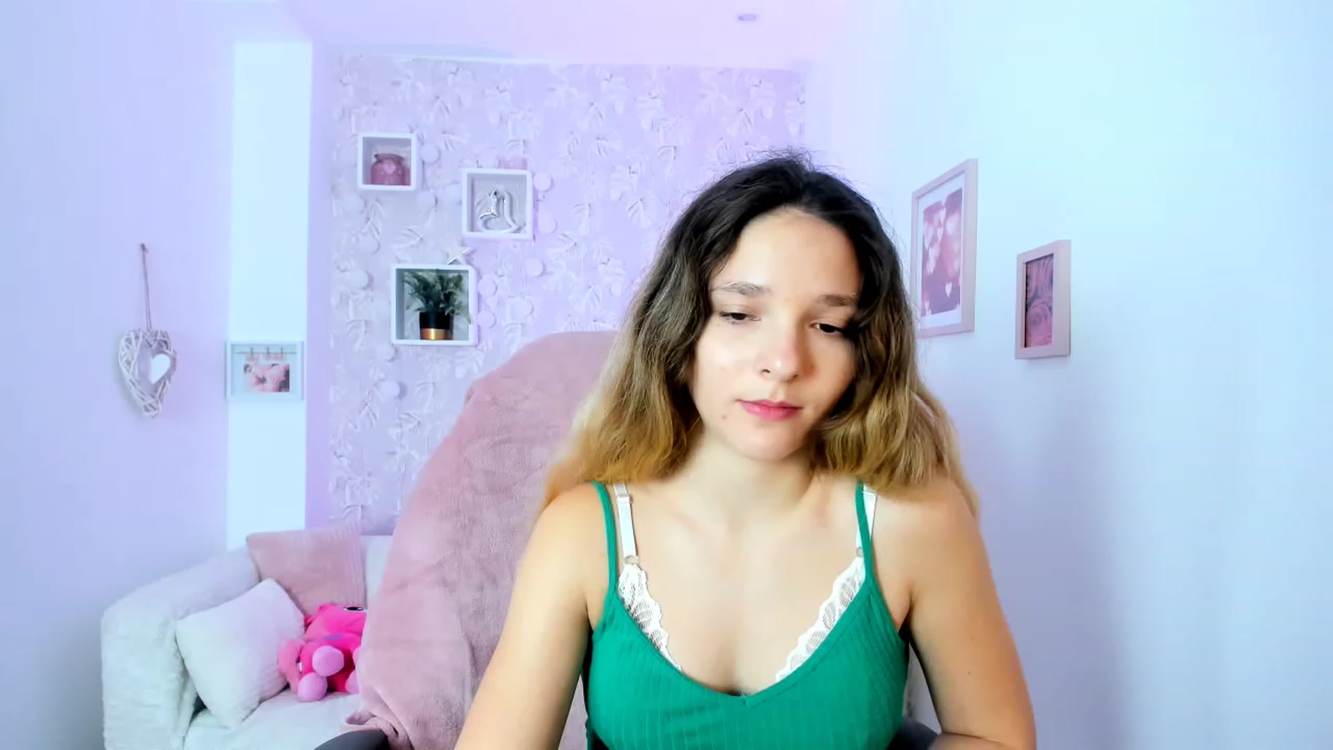 Gallery image thumbnail from Riley_Cutie's myfreecams stream on, 01/03/2023, 13:27 image 11 of 20