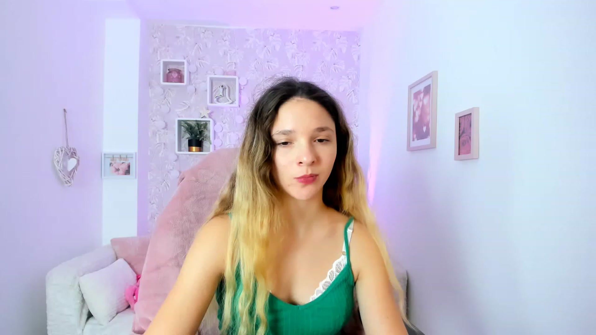 Gallery image thumbnail from Riley_Cutie's myfreecams stream on, 01/03/2023, 13:47 image 5 of 20