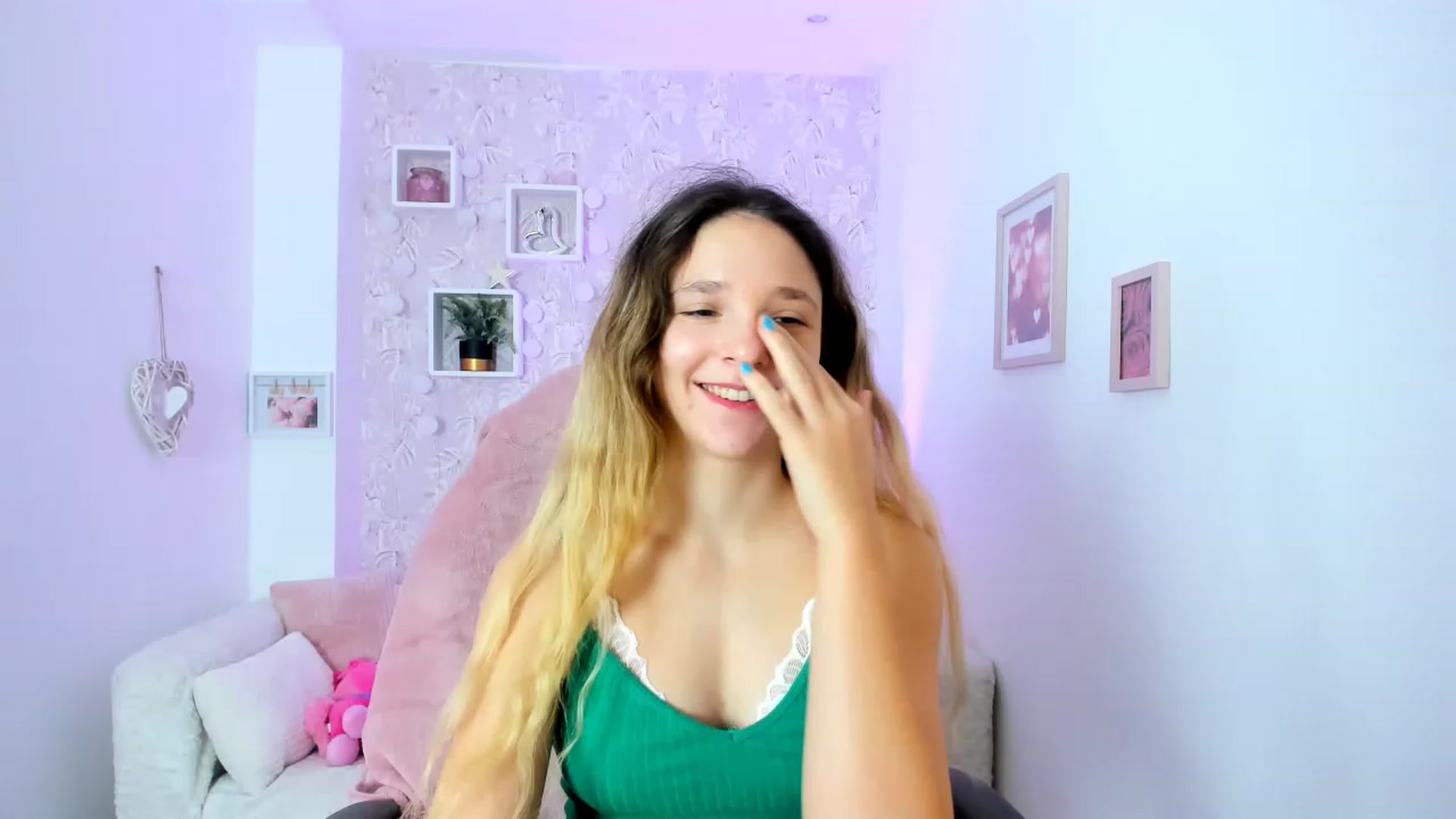 Gallery image thumbnail from Riley_Cutie's myfreecams stream on, 01/03/2023, 13:47 image 2 of 20