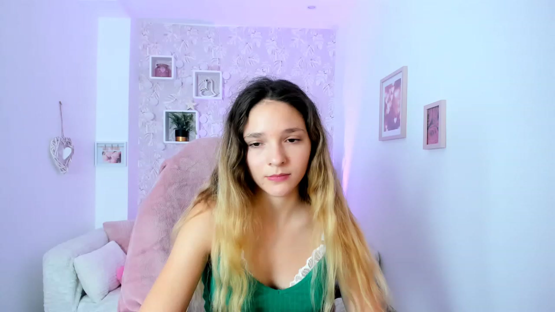 Gallery image thumbnail from Riley_Cutie's myfreecams stream on, 01/03/2023, 13:47 image 17 of 20