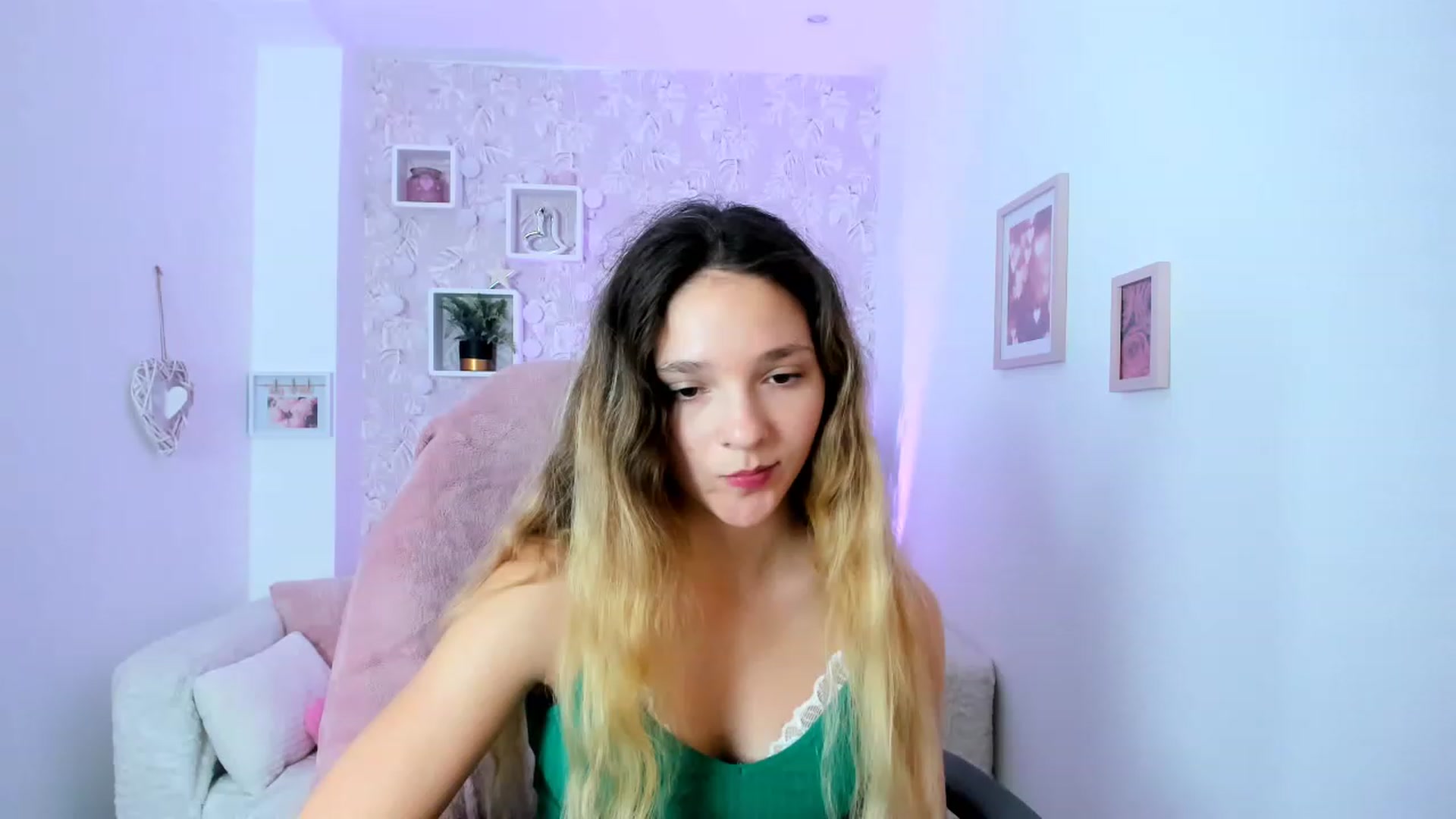 Gallery image thumbnail from Riley_Cutie's myfreecams stream on, 01/03/2023, 13:47 image 20 of 20
