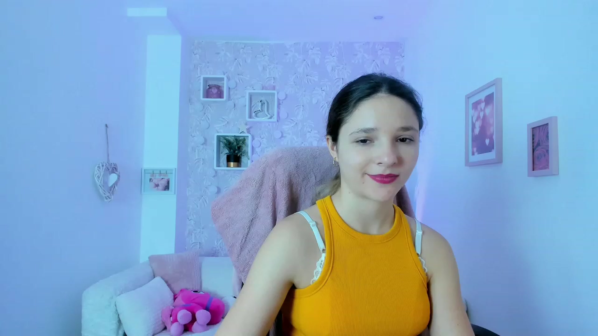 Gallery image thumbnail from Riley_Cutie's myfreecams stream on, 01/04/2023, 10:09 image 12 of 20
