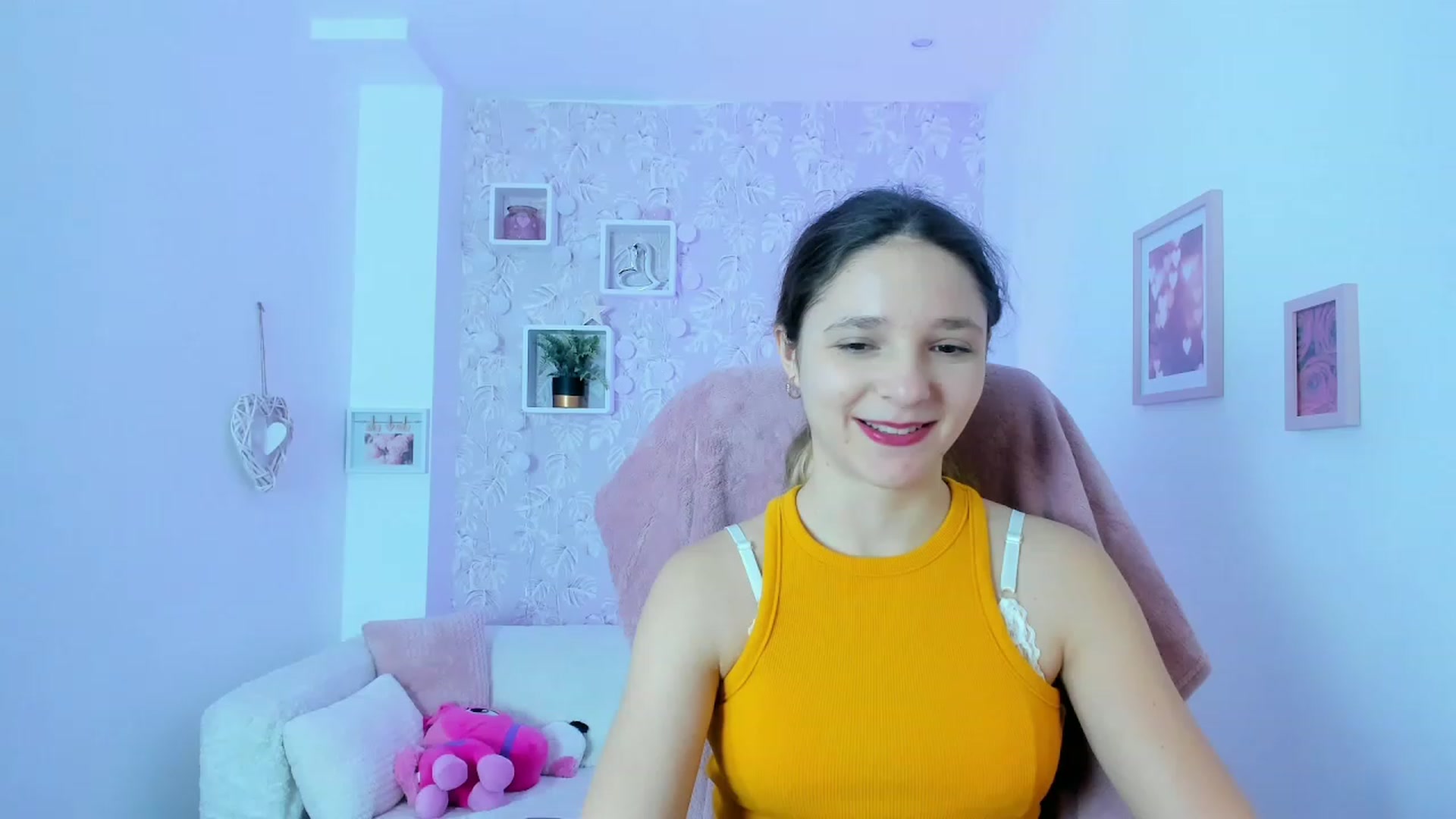 Gallery image thumbnail from Riley_Cutie's myfreecams stream on, 01/04/2023, 10:09 image 20 of 20