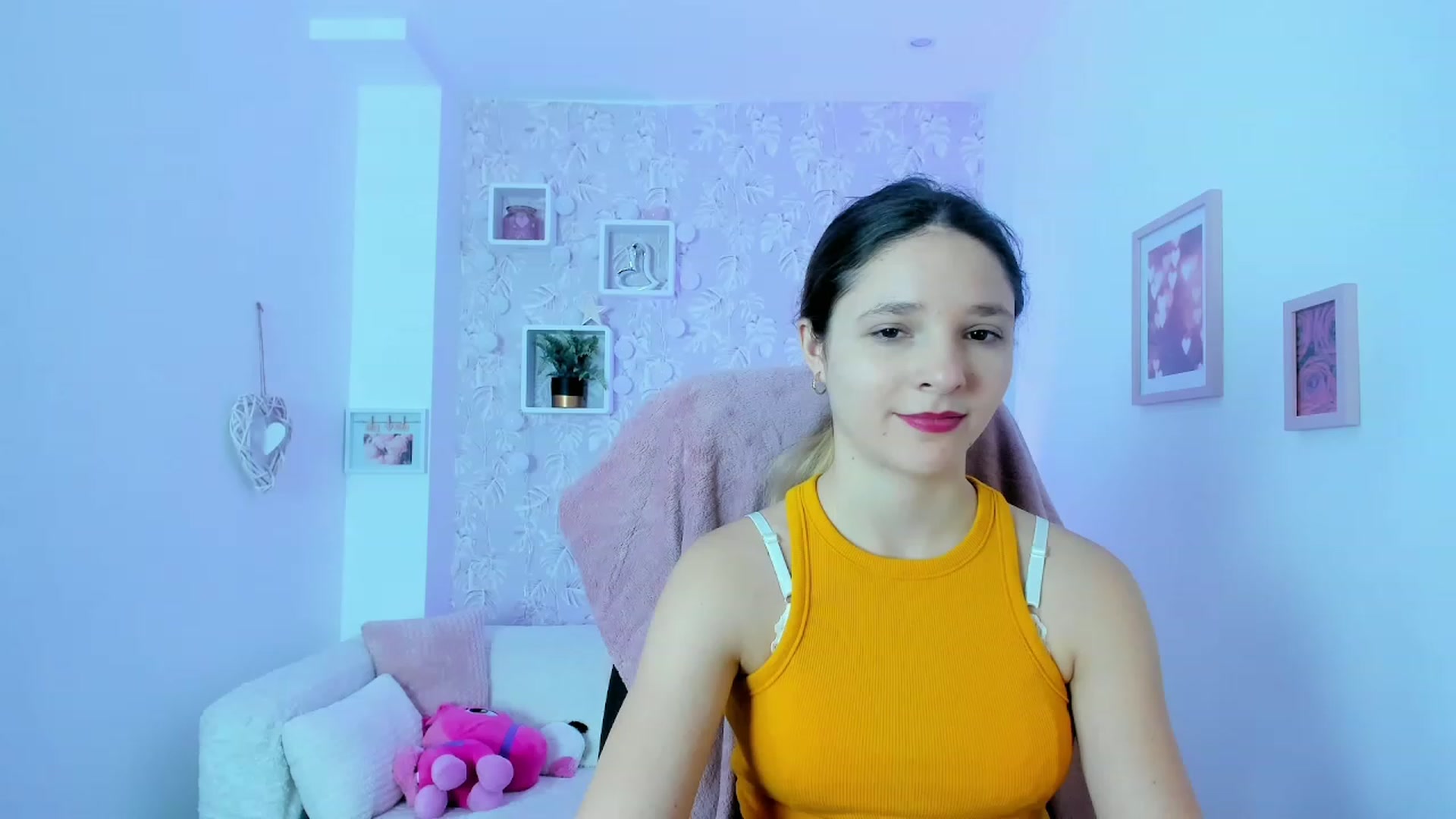 Gallery image thumbnail from Riley_Cutie's myfreecams stream on, 01/04/2023, 10:09 image 7 of 20