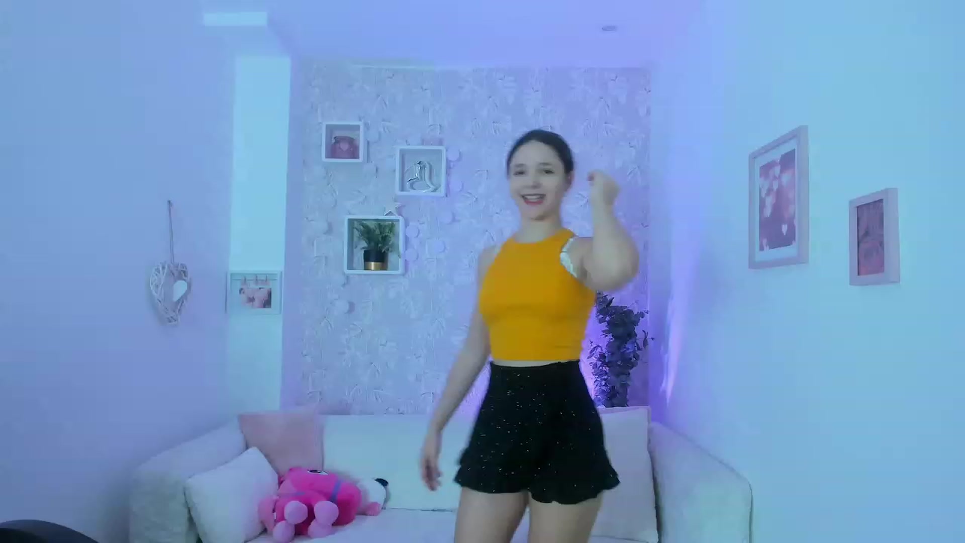 Gallery image thumbnail from Riley_Cutie's myfreecams stream on, 01/04/2023, 10:09 image 4 of 20