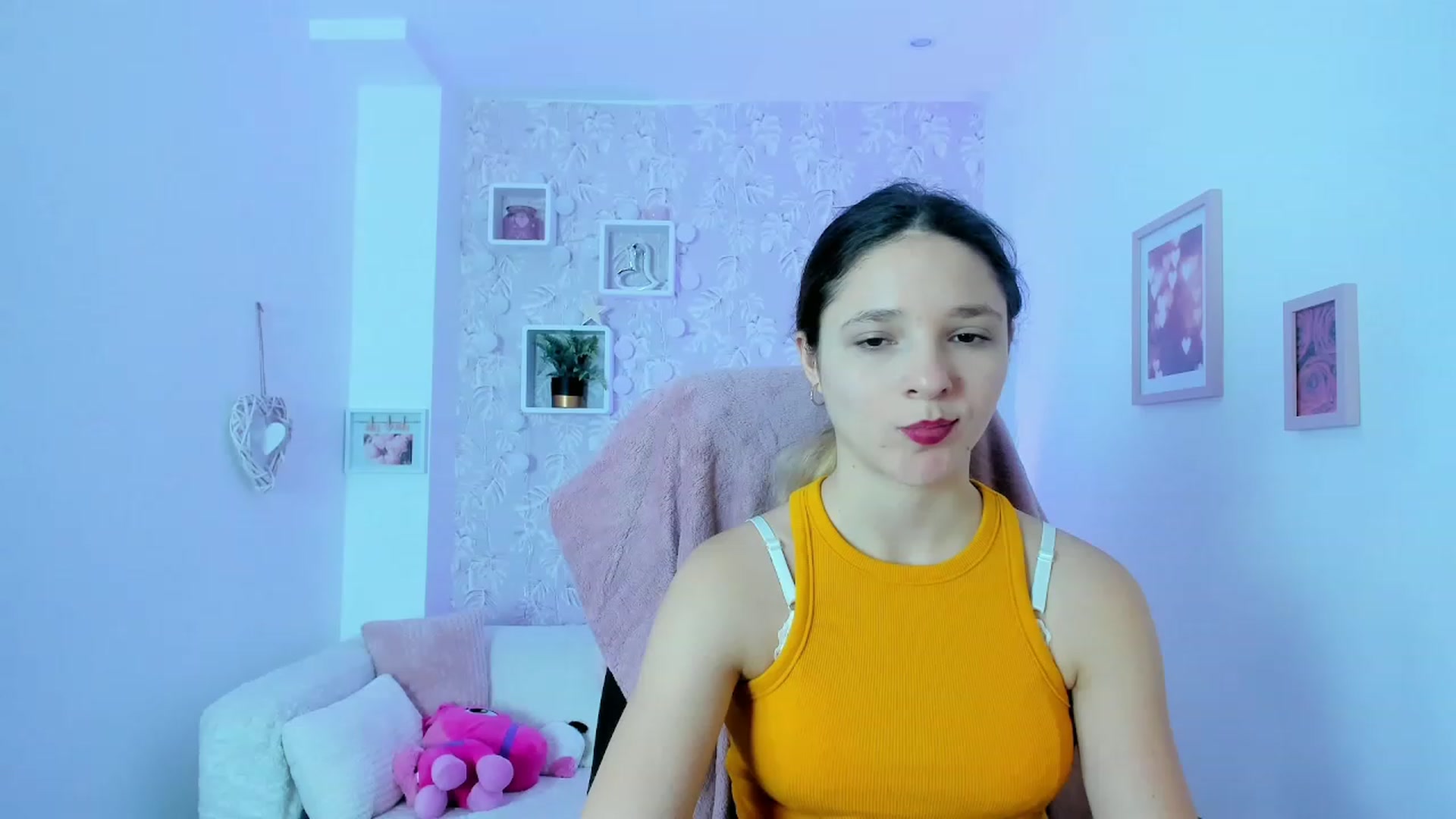 Gallery image thumbnail from Riley_Cutie's myfreecams stream on, 01/04/2023, 10:09 image 8 of 20