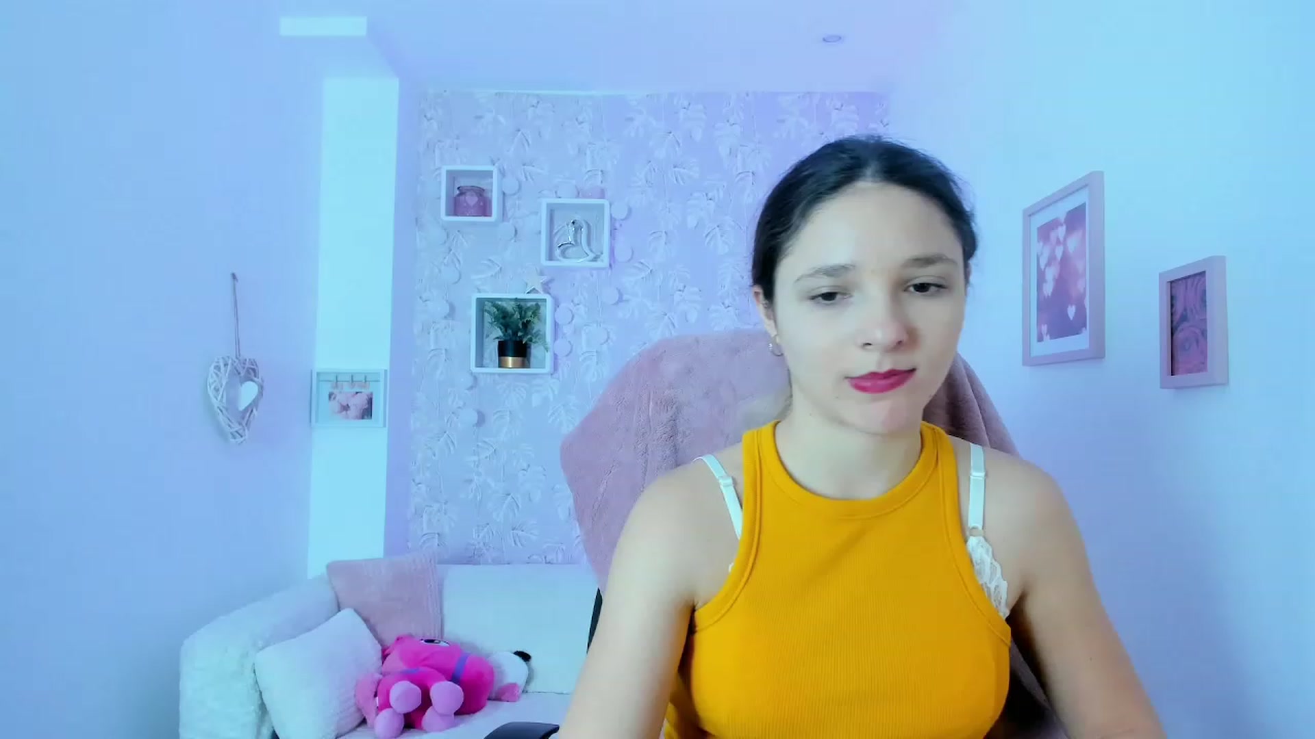 Gallery image thumbnail from Riley_Cutie's myfreecams stream on, 01/04/2023, 10:09 image 10 of 20