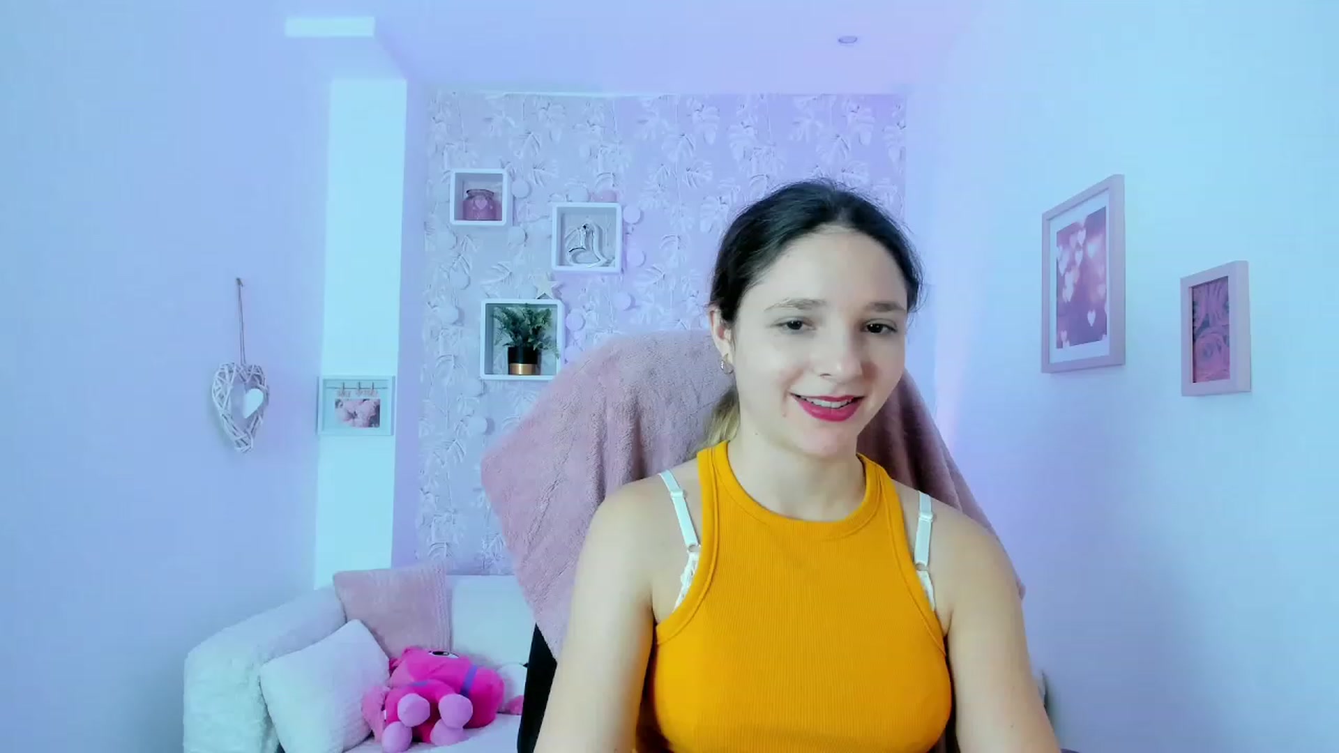 Gallery image thumbnail from Riley_Cutie's myfreecams stream on, 01/04/2023, 10:54 image 7 of 20