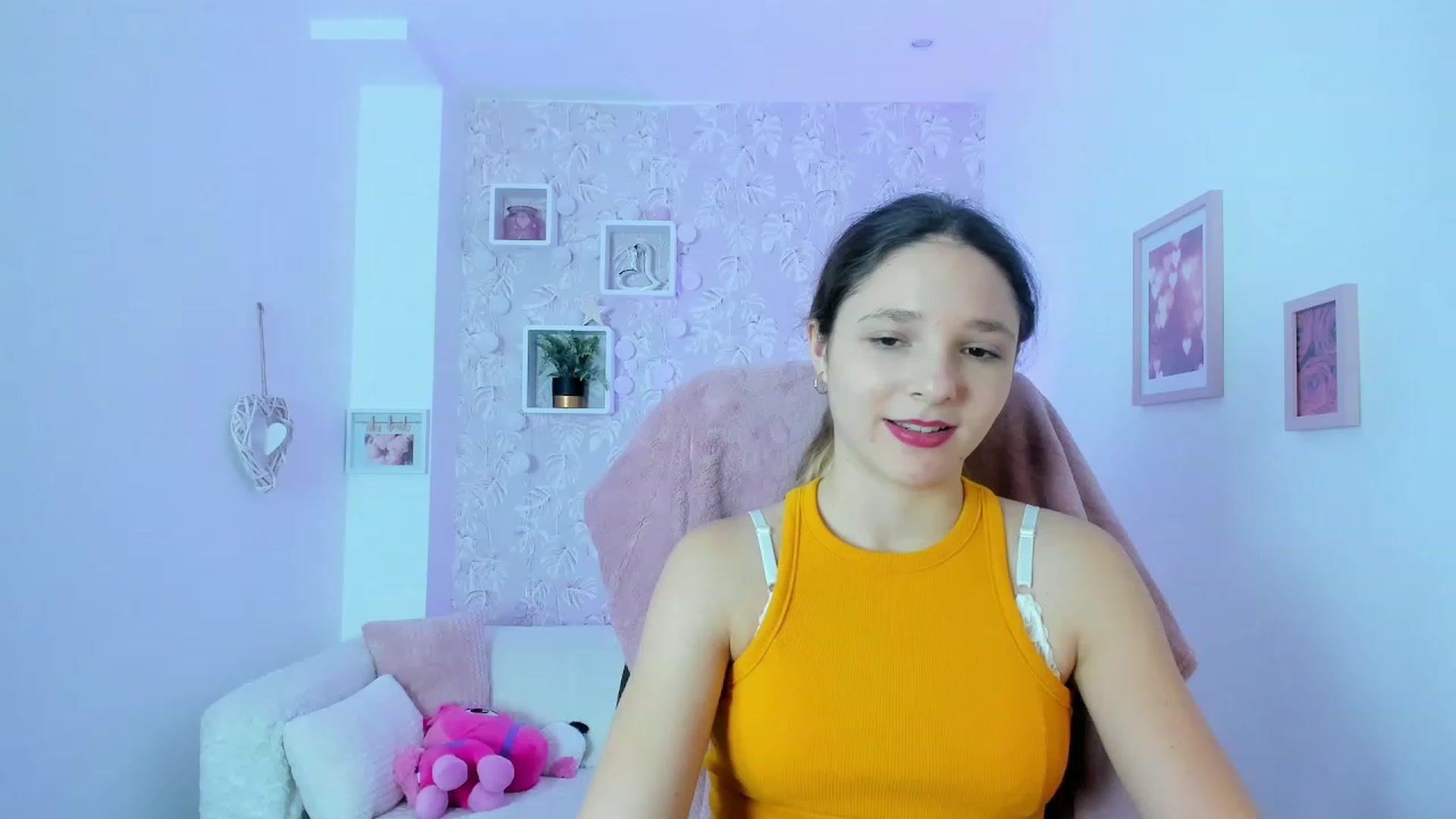 Gallery image thumbnail from Riley_Cutie's myfreecams stream on, 01/04/2023, 10:54 image 5 of 20