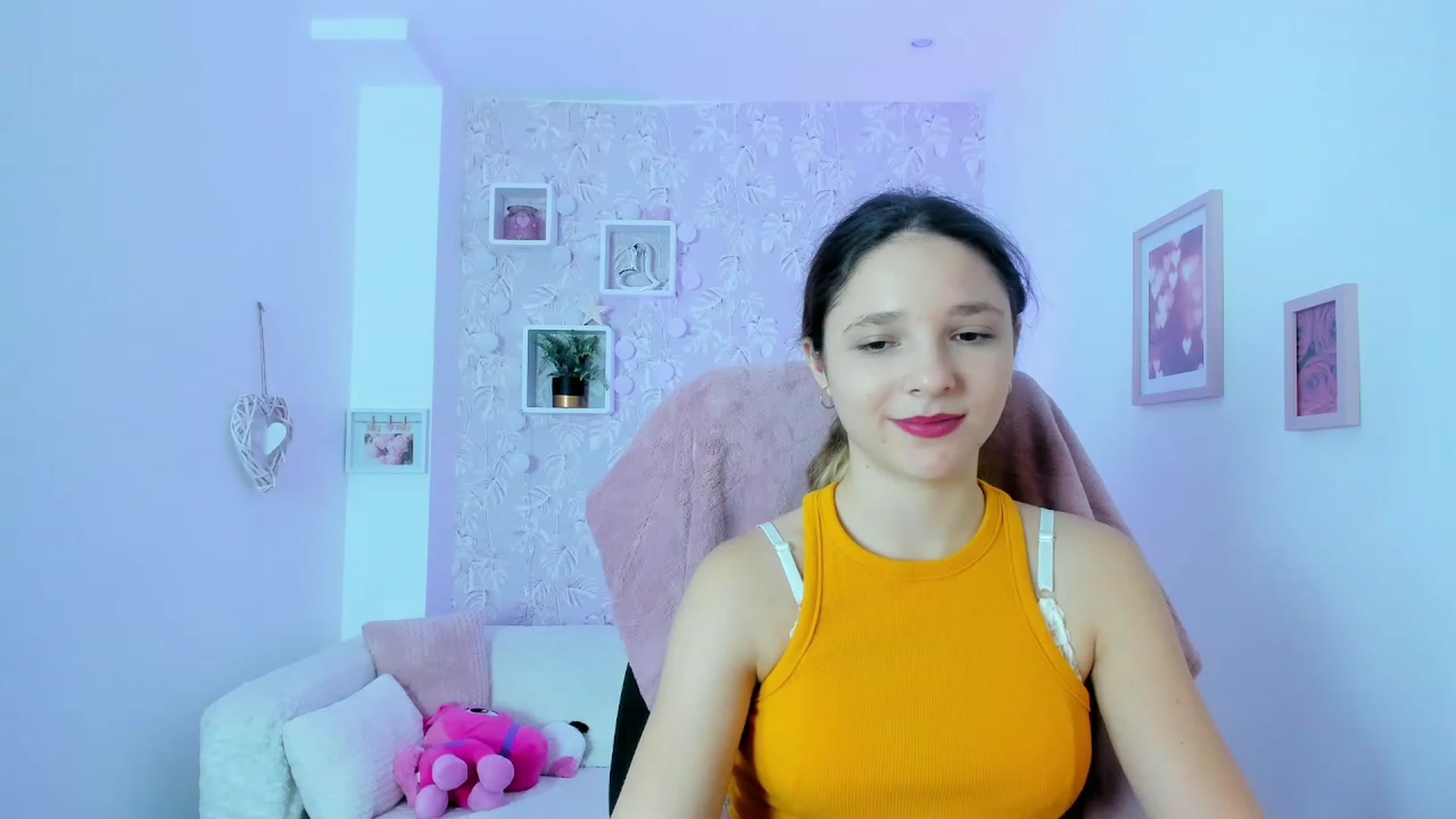 Gallery image thumbnail from Riley_Cutie's myfreecams stream on, 01/04/2023, 10:54 image 2 of 20