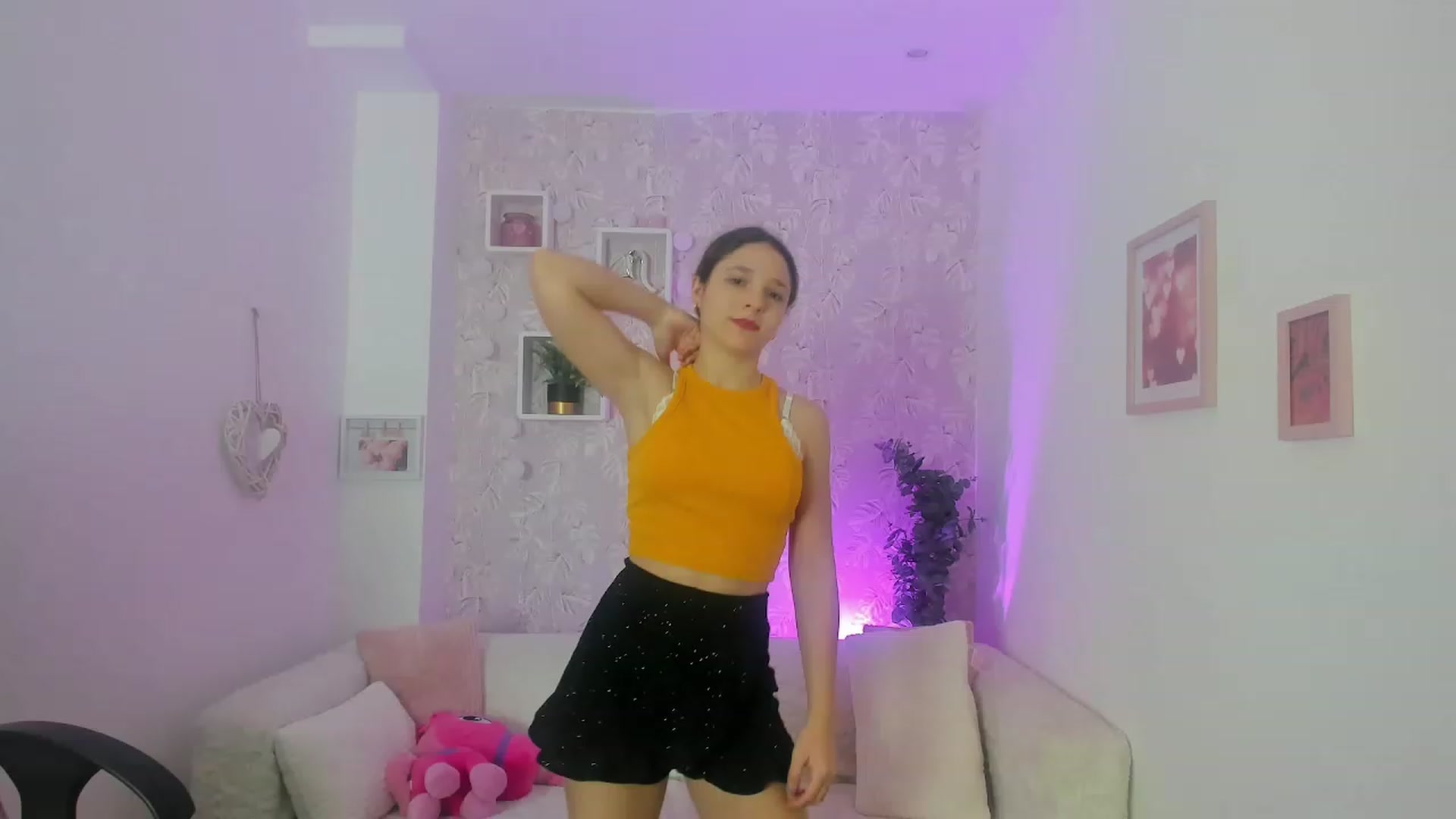 Gallery image thumbnail from Riley_Cutie's myfreecams stream on, 01/04/2023, 10:54 image 9 of 20