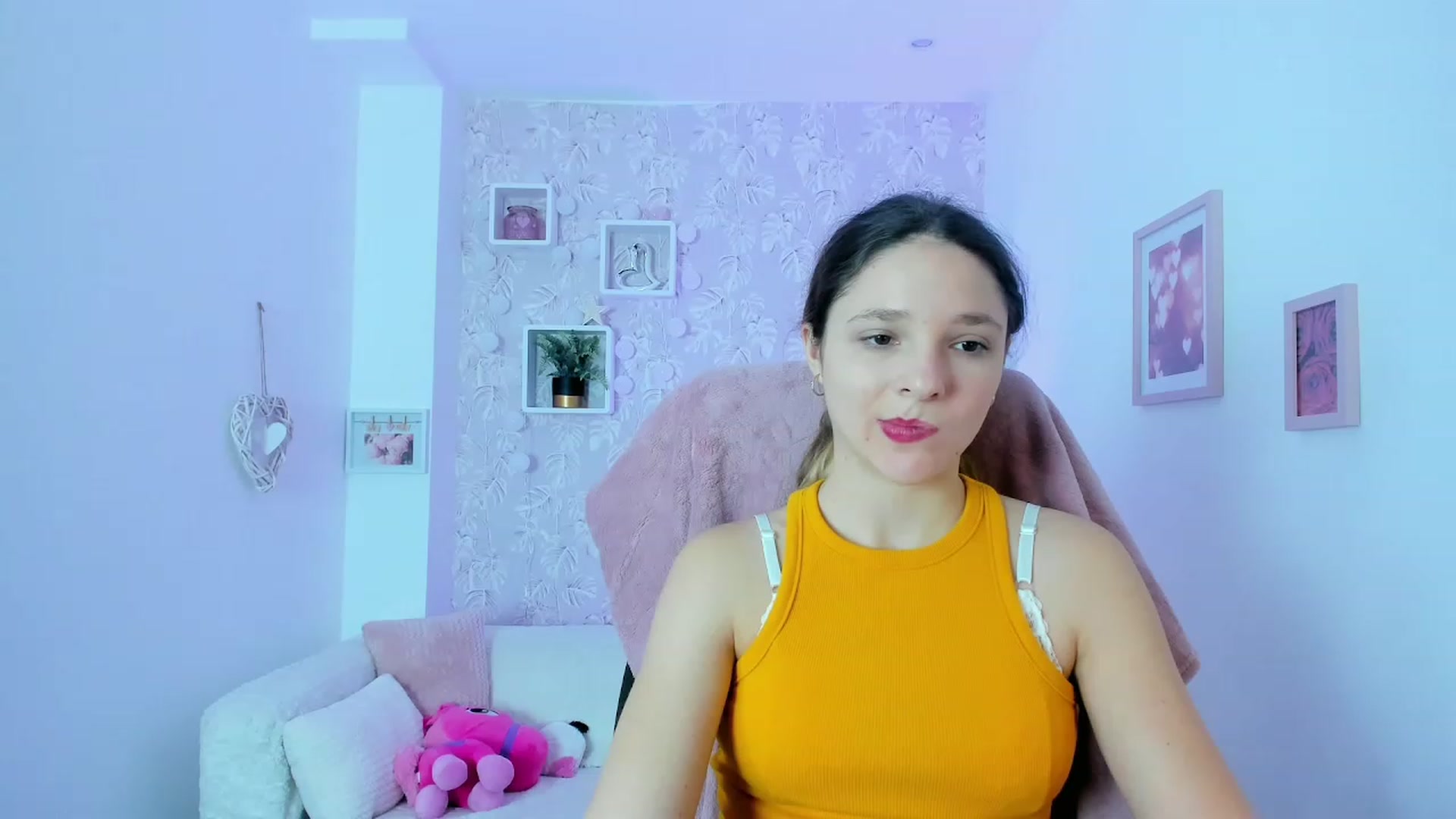 Gallery image thumbnail from Riley_Cutie's myfreecams stream on, 01/04/2023, 10:54 image 4 of 20