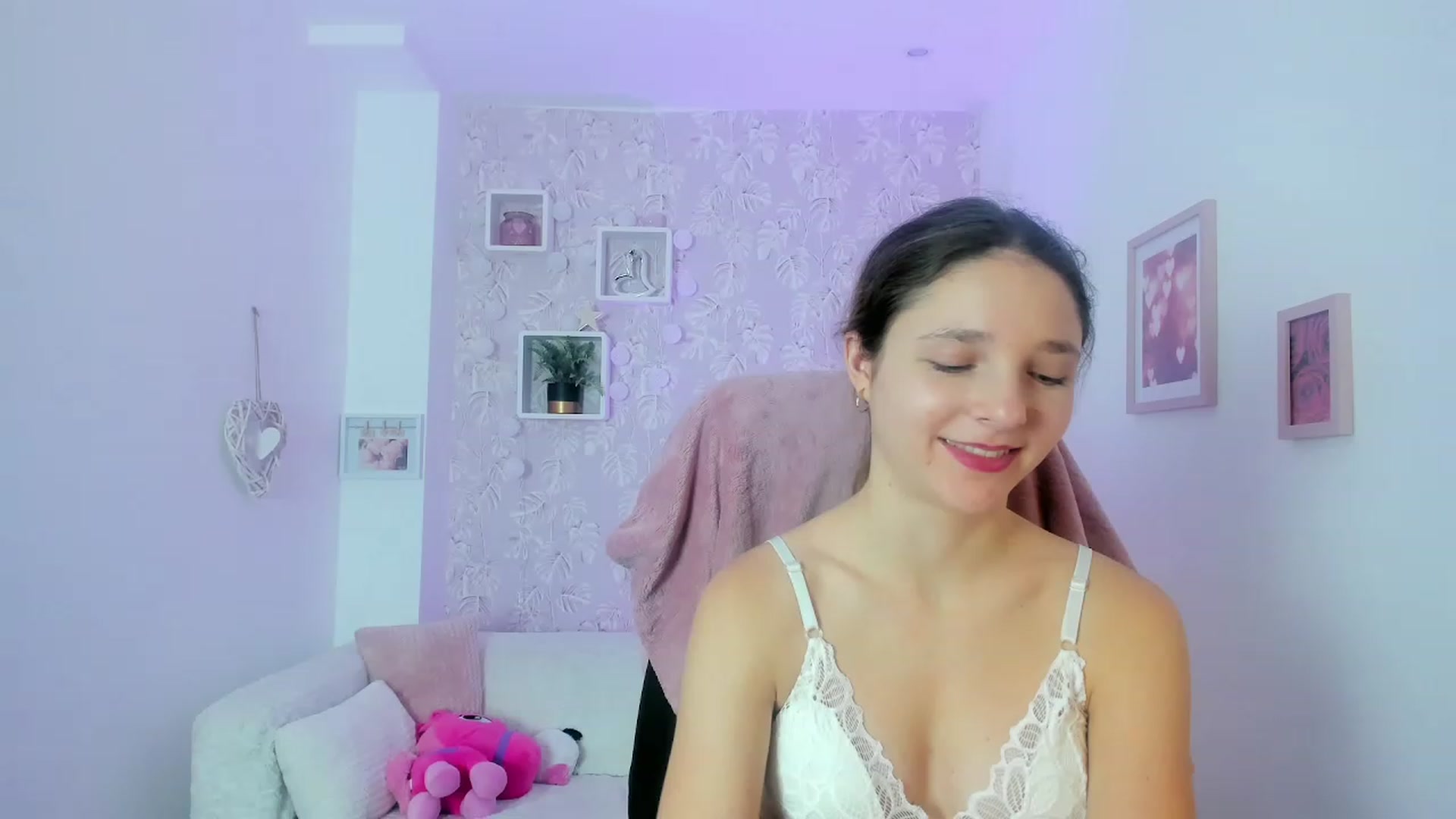 Gallery image thumbnail from Riley_Cutie's myfreecams stream on, 01/04/2023, 12:11 image 12 of 20