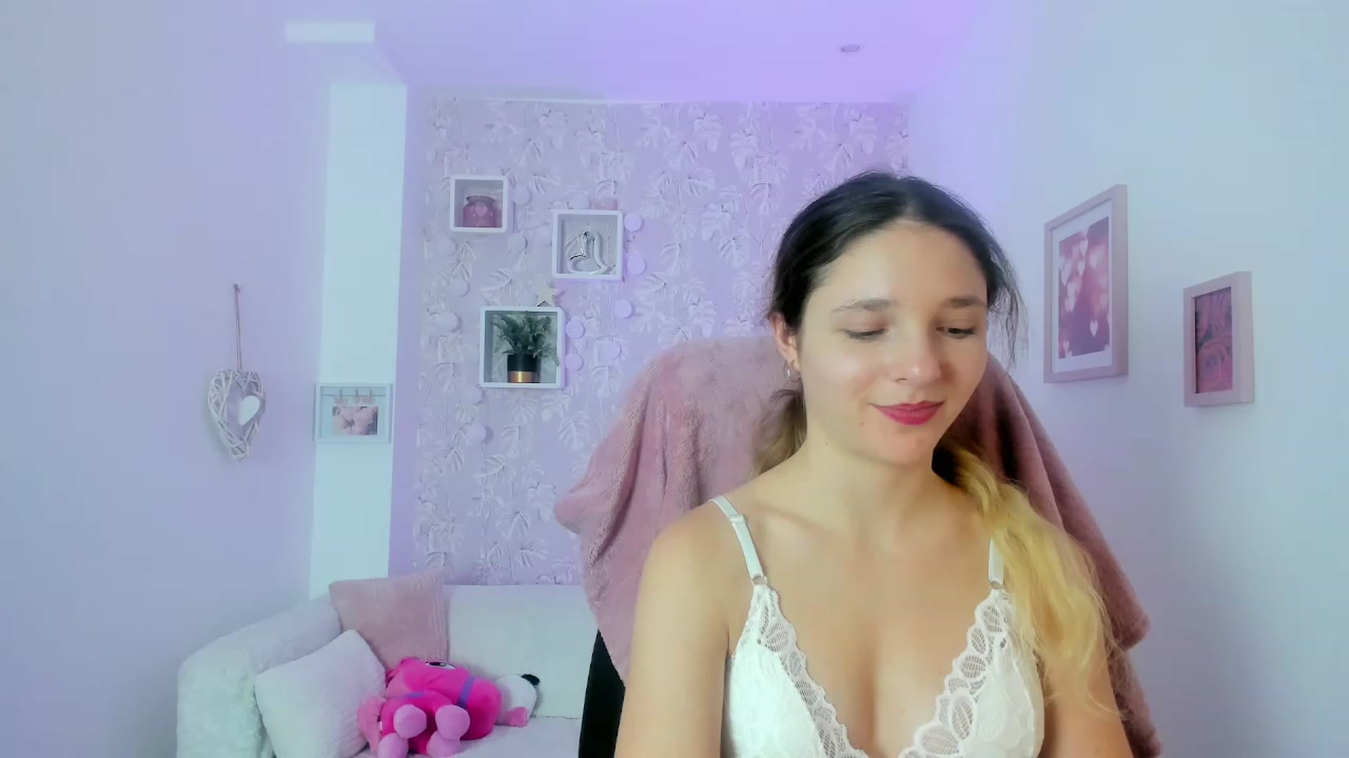 Gallery image thumbnail from Riley_Cutie's myfreecams stream on, 01/04/2023, 12:11 image 19 of 20