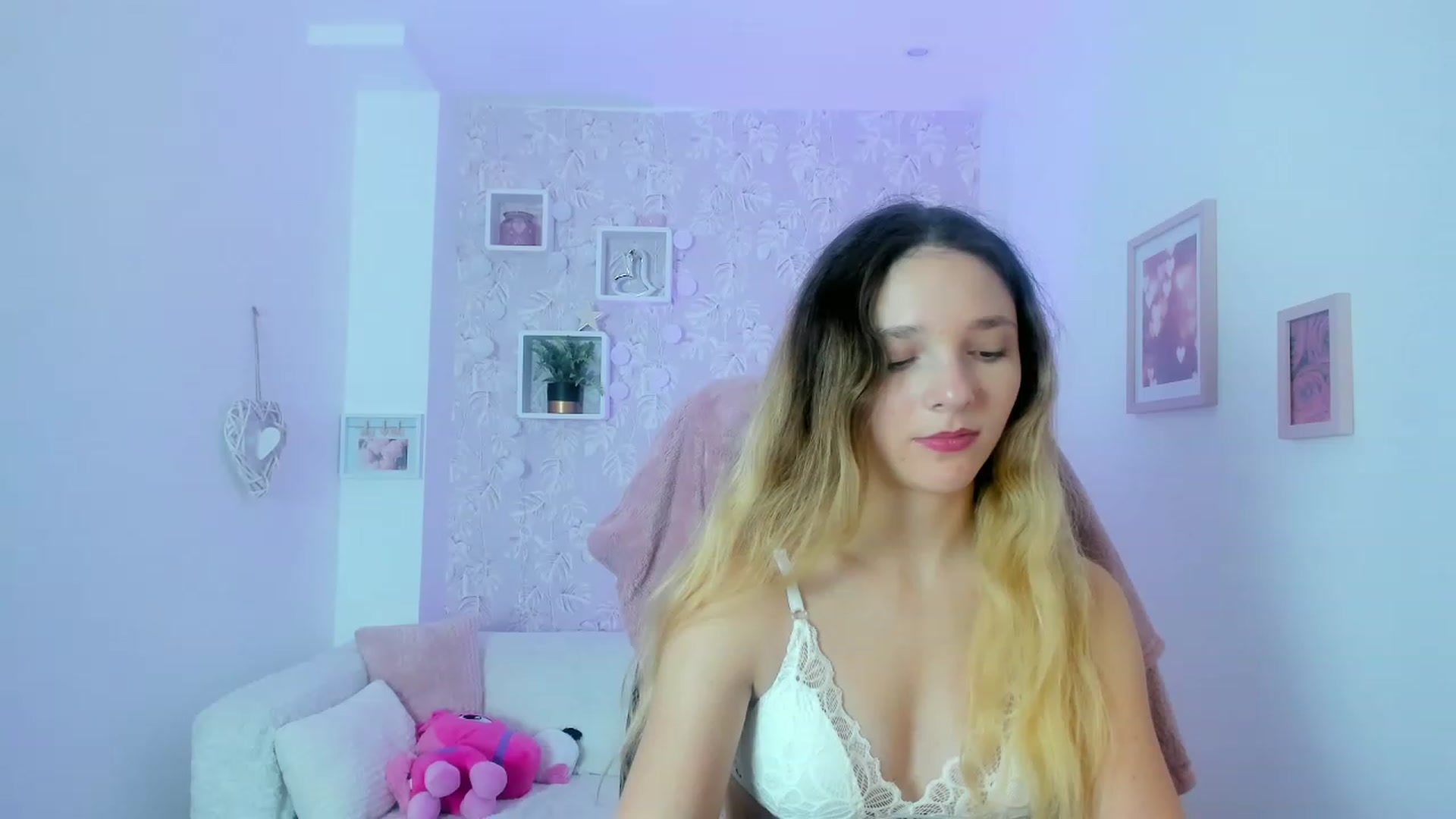 Gallery image thumbnail from Riley_Cutie's myfreecams stream on, 01/04/2023, 13:17 image 10 of 20