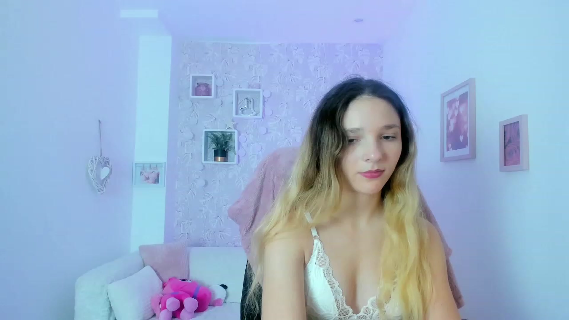 Gallery image thumbnail from Riley_Cutie's myfreecams stream on, 01/04/2023, 13:17 image 9 of 20