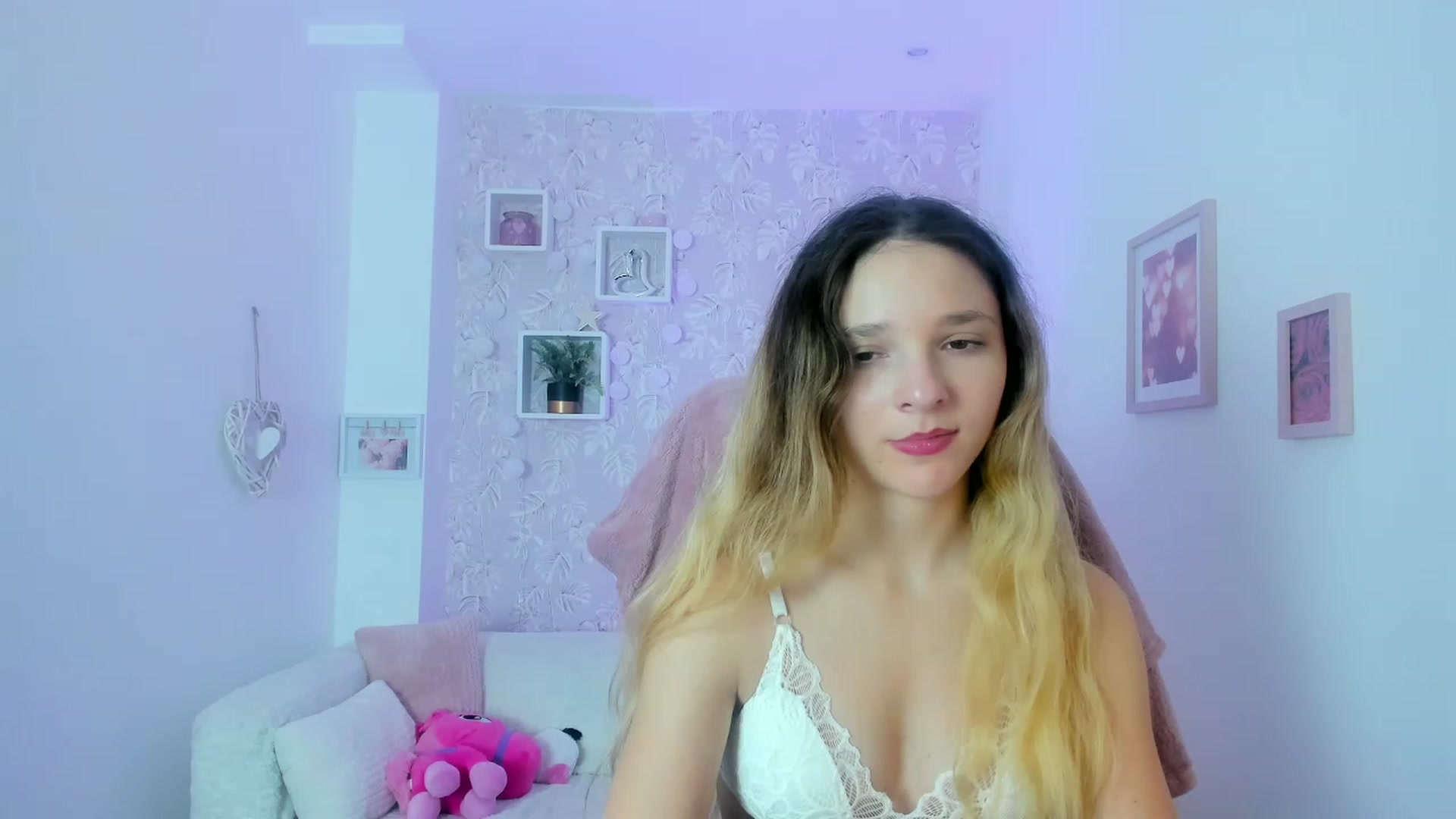 Gallery image thumbnail from Riley_Cutie's myfreecams stream on, 01/04/2023, 13:17 image 11 of 20