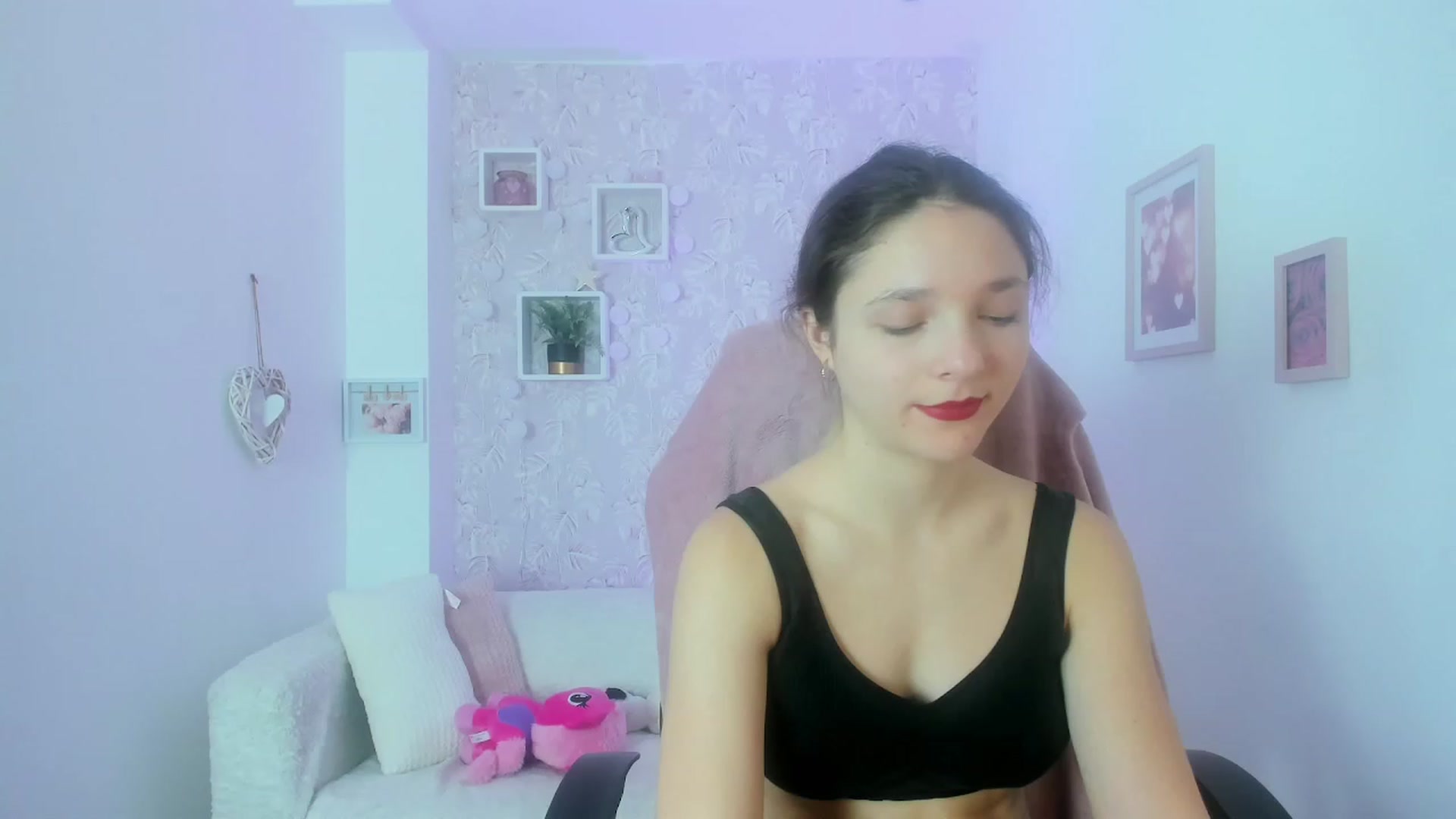 Gallery image thumbnail from Riley_Cutie's myfreecams stream on, 01/05/2023, 10:37 image 14 of 20