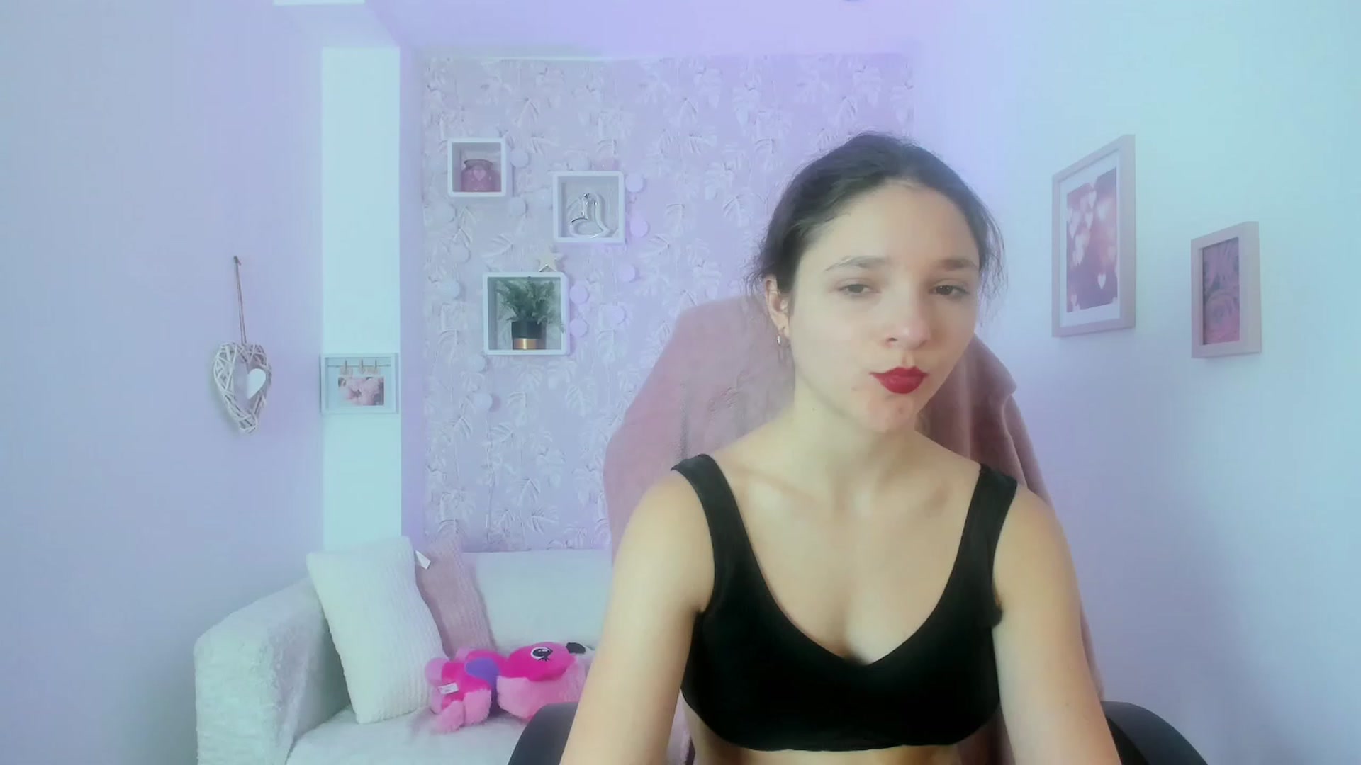 Gallery image thumbnail from Riley_Cutie's myfreecams stream on, 01/05/2023, 10:37 image 16 of 20