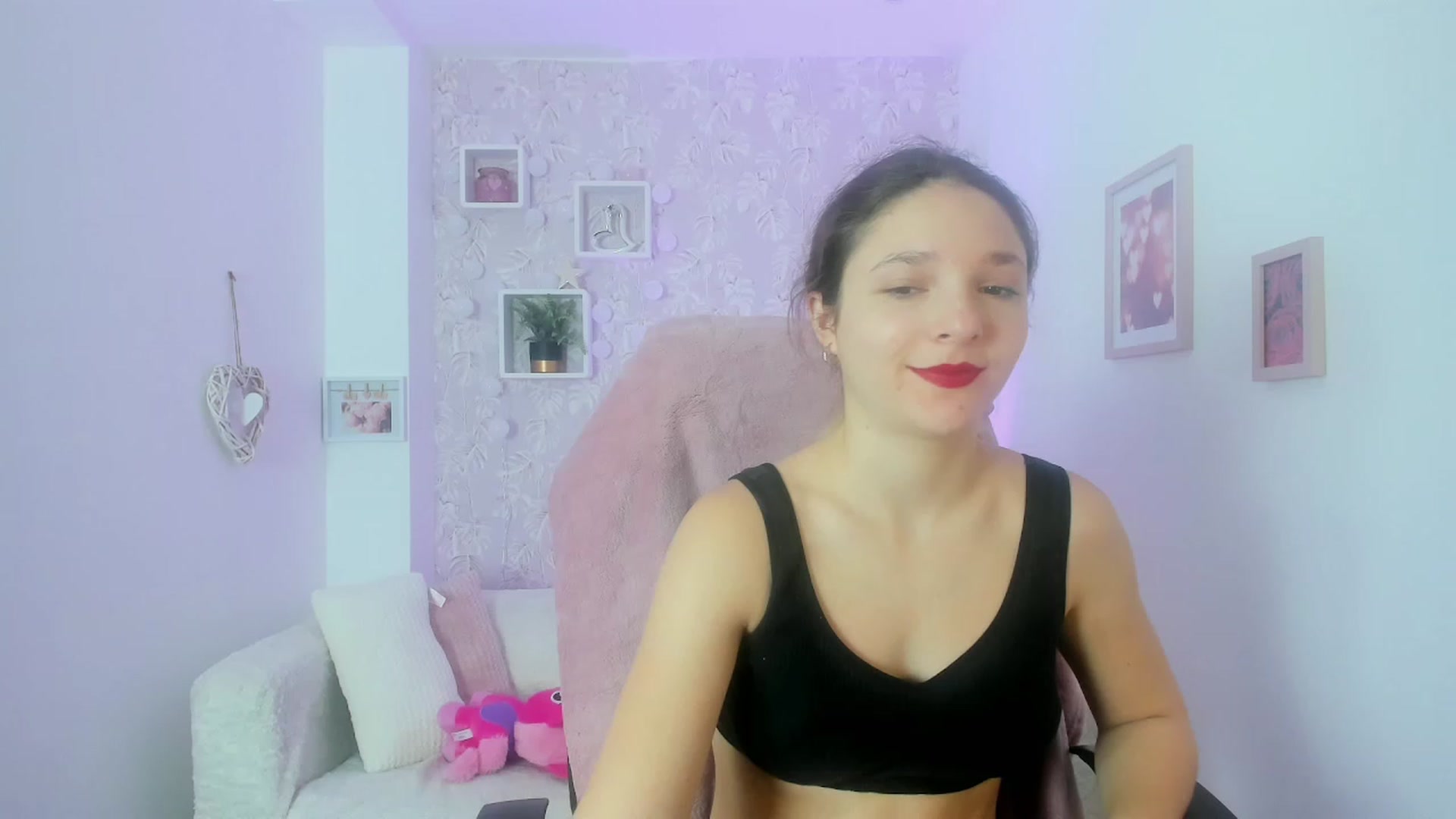 Gallery image thumbnail from Riley_Cutie's myfreecams stream on, 01/05/2023, 10:37 image 2 of 20