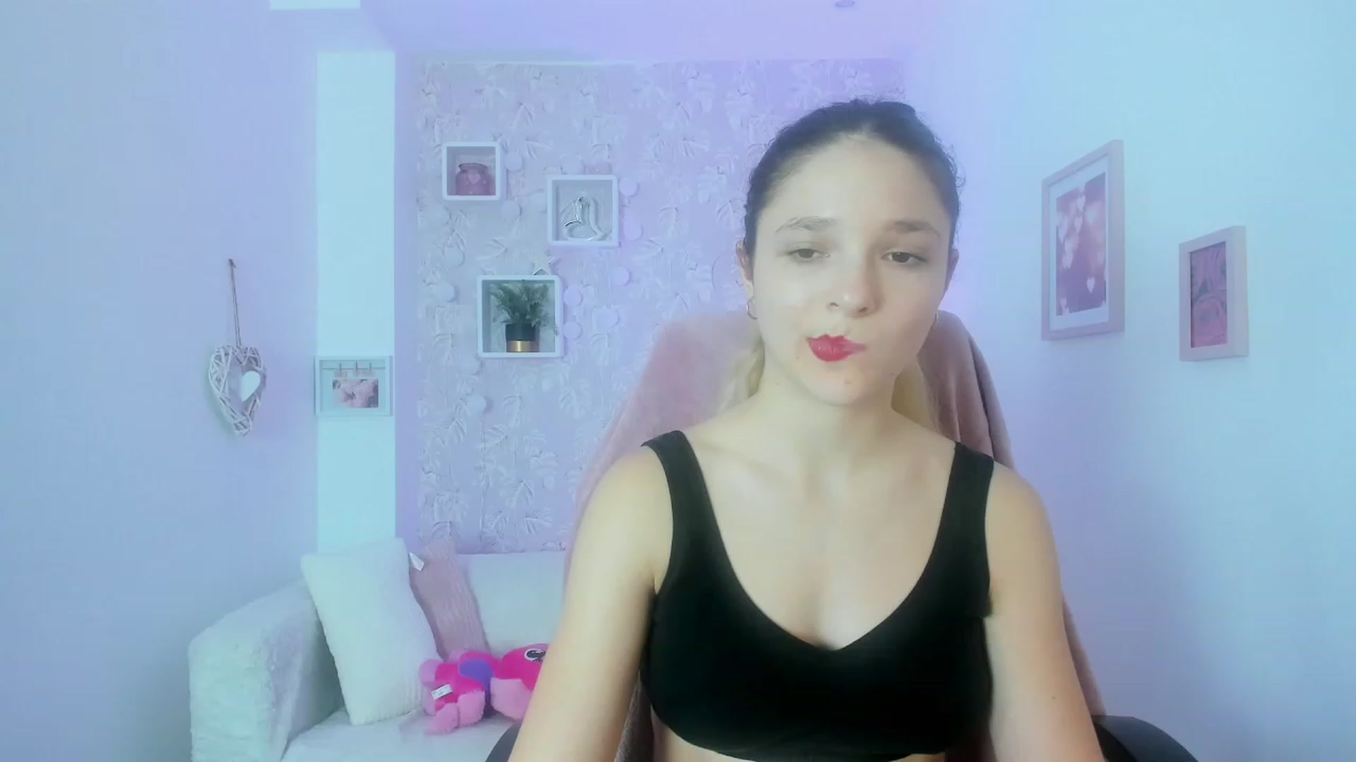 Gallery image thumbnail from Riley_Cutie's myfreecams stream on, 01/05/2023, 13:43 image 18 of 20