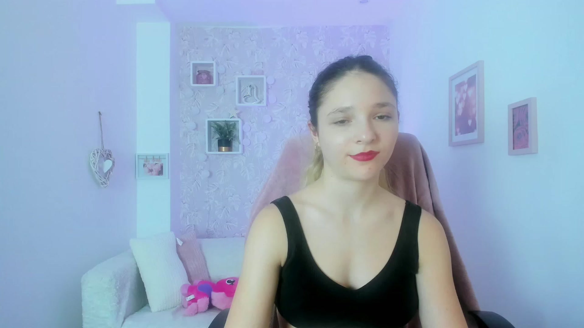 Gallery image thumbnail from Riley_Cutie's myfreecams stream on, 01/05/2023, 13:43 image 20 of 20