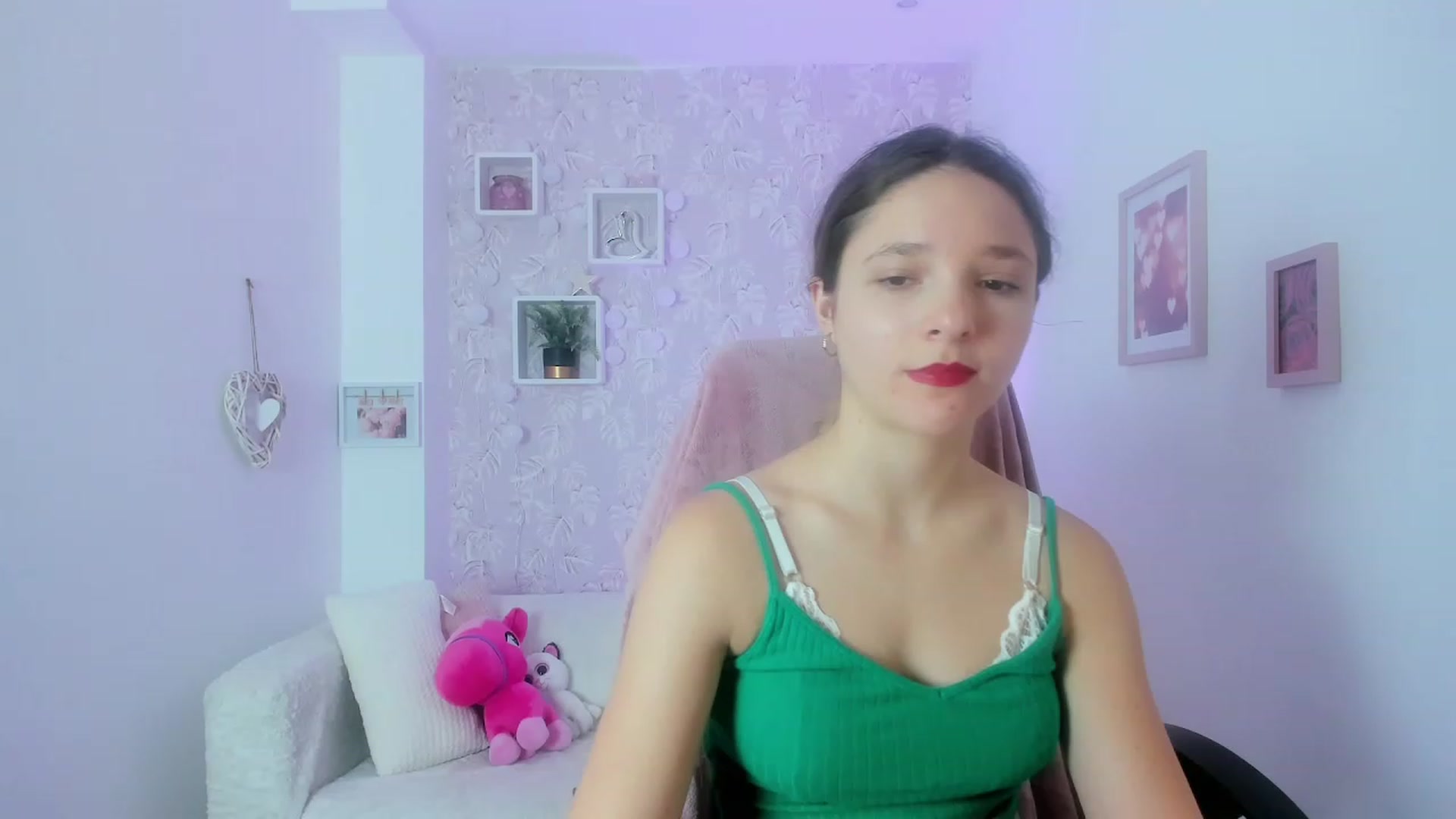 Gallery image thumbnail from Riley_Cutie's myfreecams stream on, 01/06/2023, 10:02 image 14 of 20