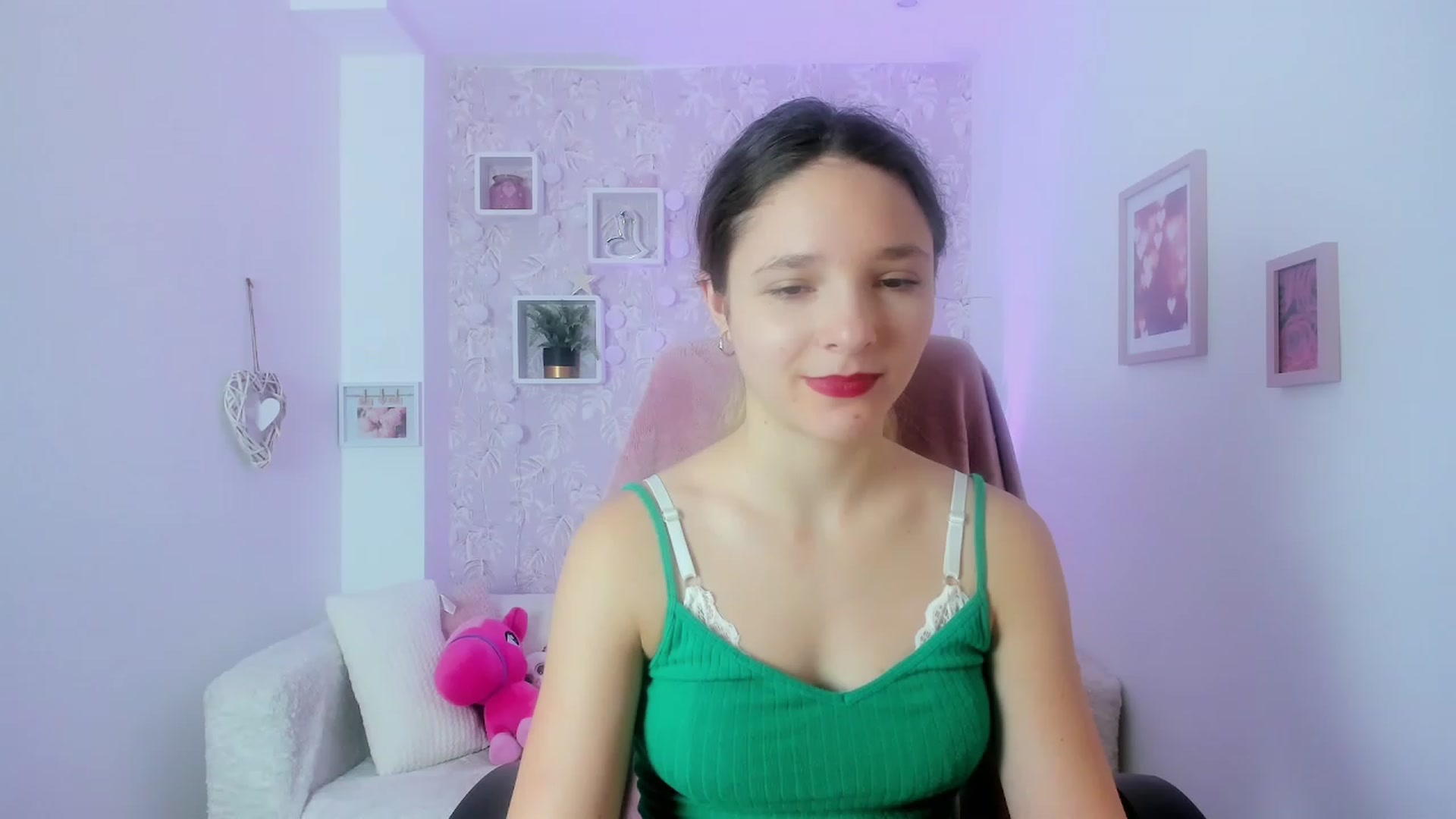 Gallery image thumbnail from Riley_Cutie's myfreecams stream on, 01/06/2023, 10:02 image 6 of 20