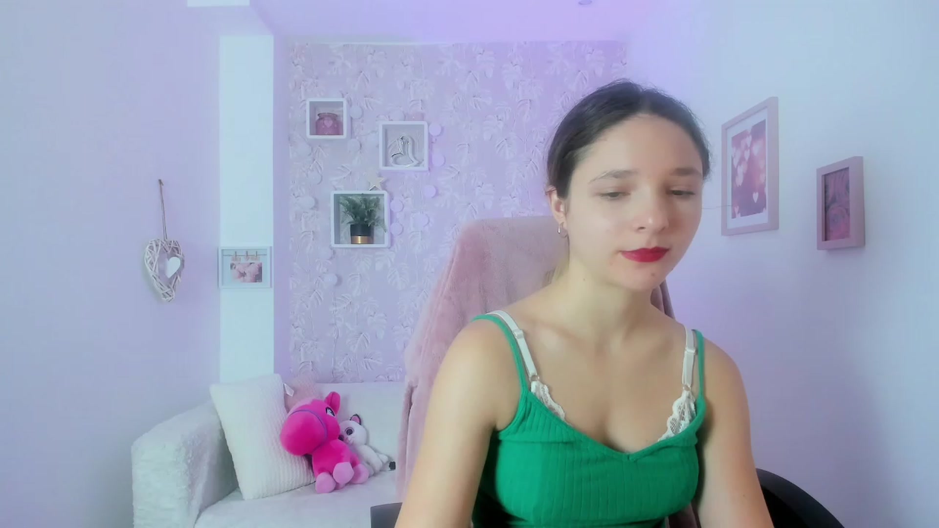 Gallery image thumbnail from Riley_Cutie's myfreecams stream on, 01/06/2023, 10:02 image 16 of 20