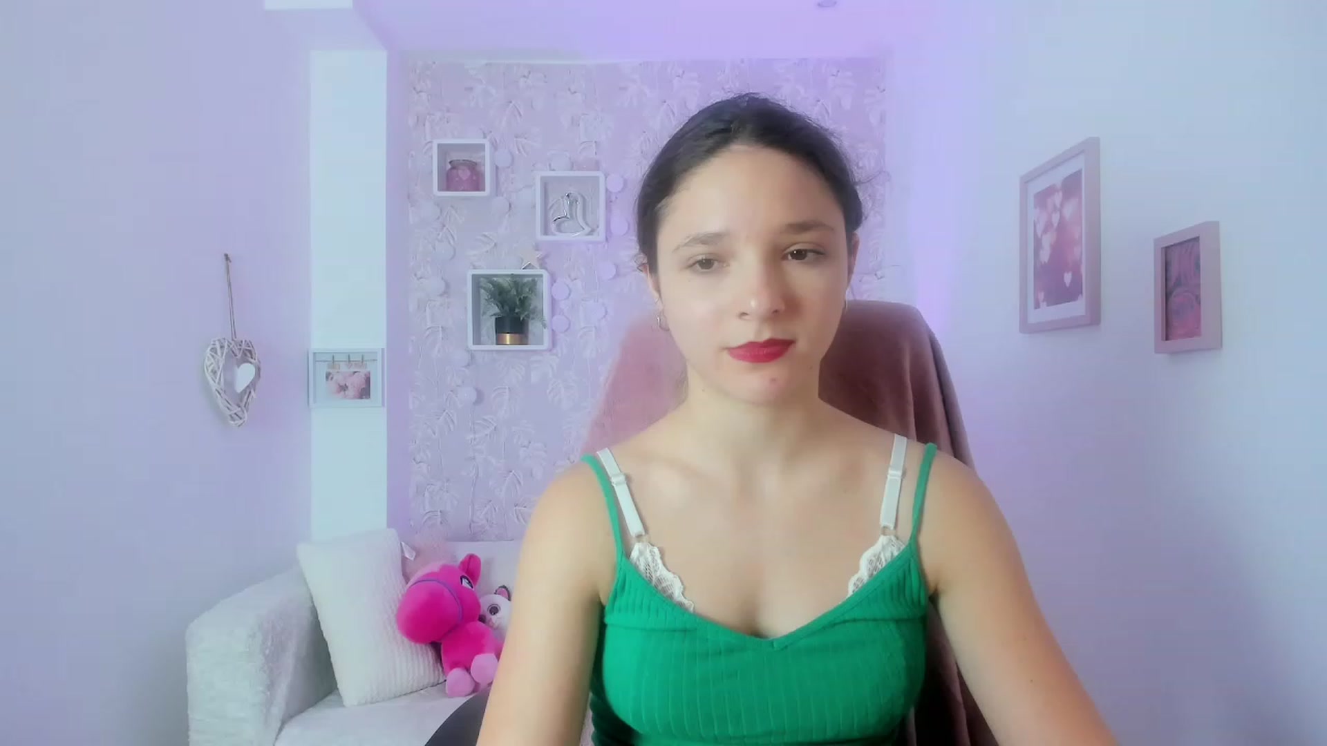 Gallery image thumbnail from Riley_Cutie's myfreecams stream on, 01/06/2023, 10:33 image 18 of 20