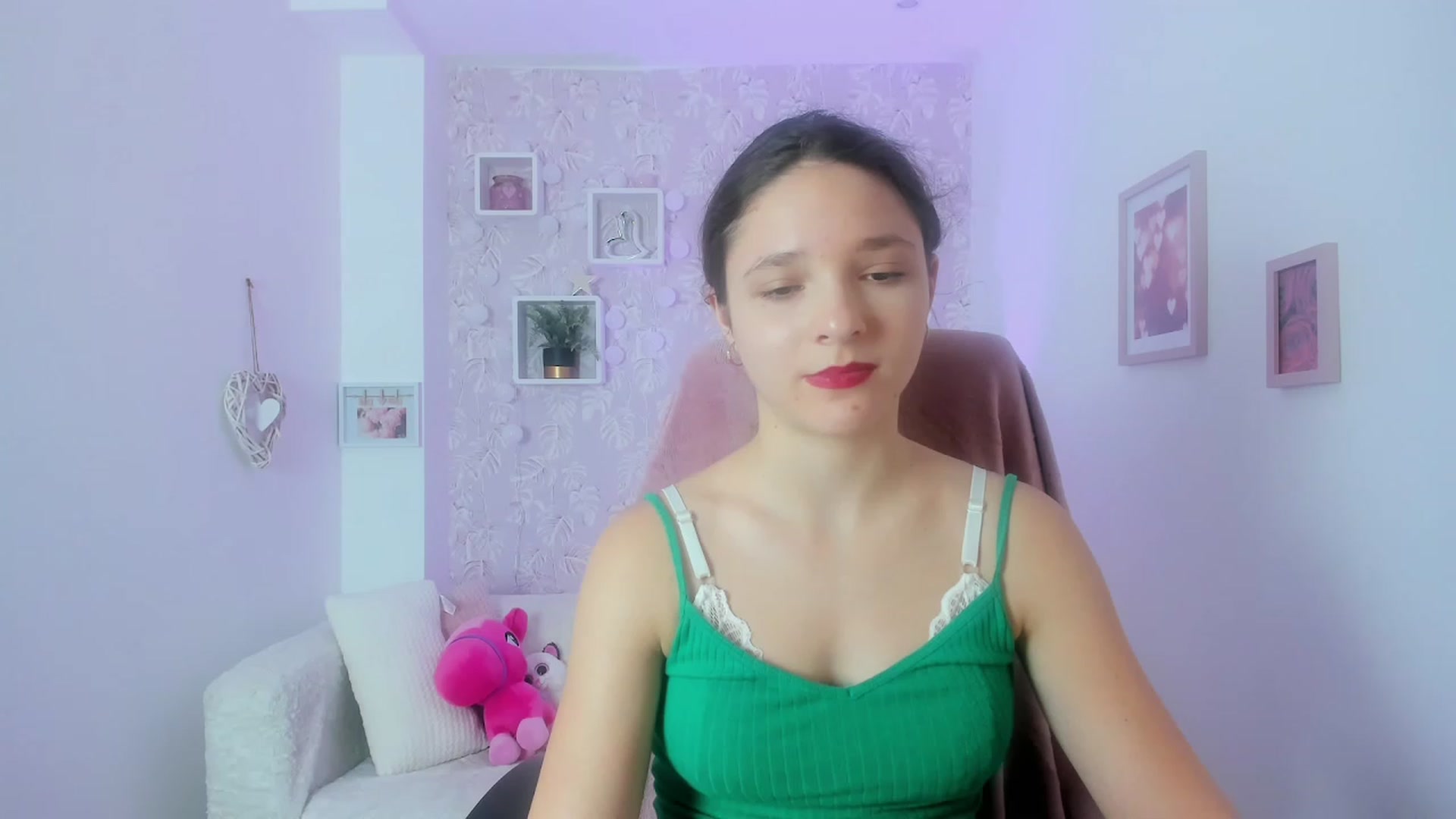 Gallery image thumbnail from Riley_Cutie's myfreecams stream on, 01/06/2023, 10:33 image 4 of 20