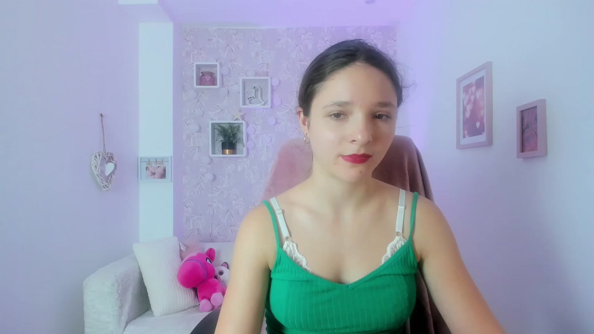 Gallery image thumbnail from Riley_Cutie's myfreecams stream on, 01/06/2023, 10:33 image 3 of 20