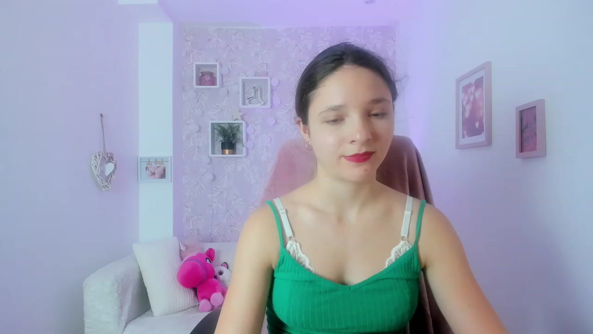 Gallery image thumbnail from Riley_Cutie's myfreecams stream on, 01/06/2023, 10:33 image 9 of 20