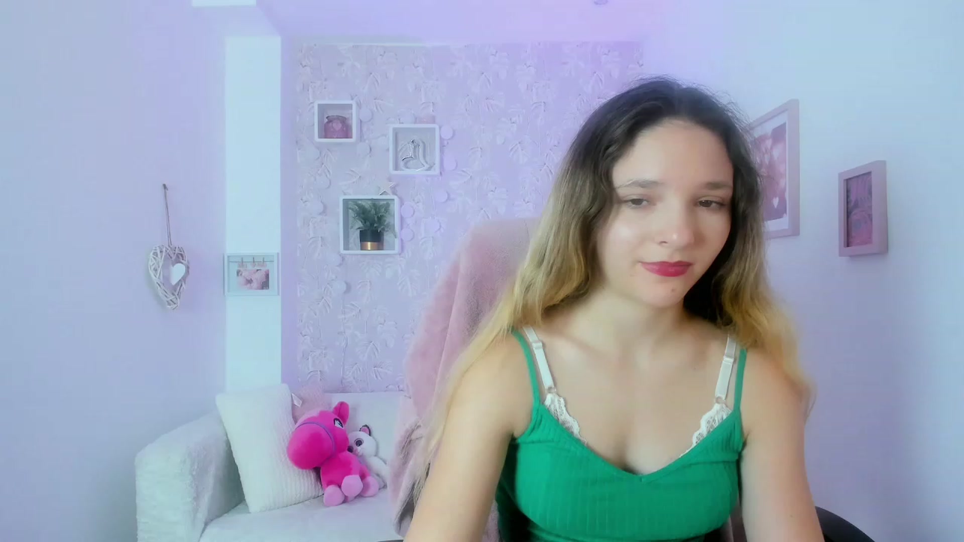 Gallery image thumbnail from Riley_Cutie's myfreecams stream on, 01/06/2023, 12:14 image 8 of 20