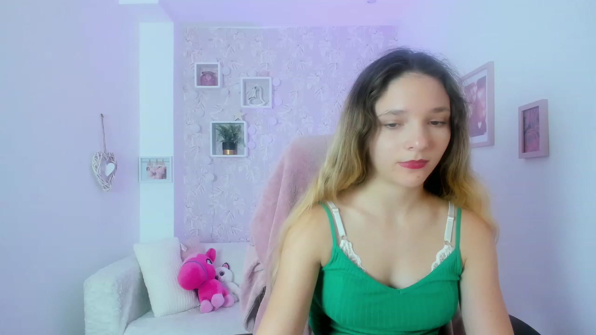 Gallery image thumbnail from Riley_Cutie's myfreecams stream on, 01/06/2023, 12:14 image 7 of 20