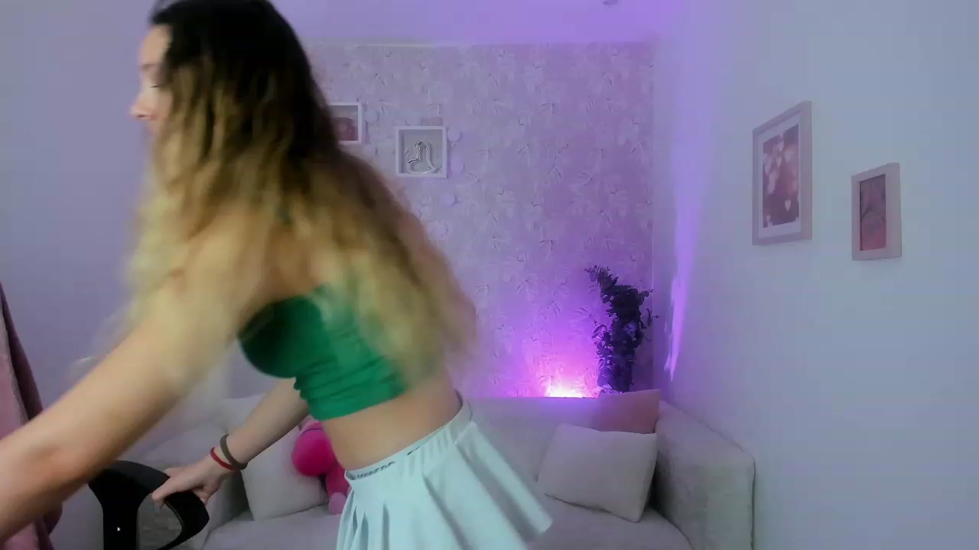 Gallery image thumbnail from Riley_Cutie's myfreecams stream on, 01/06/2023, 12:14 image 6 of 20