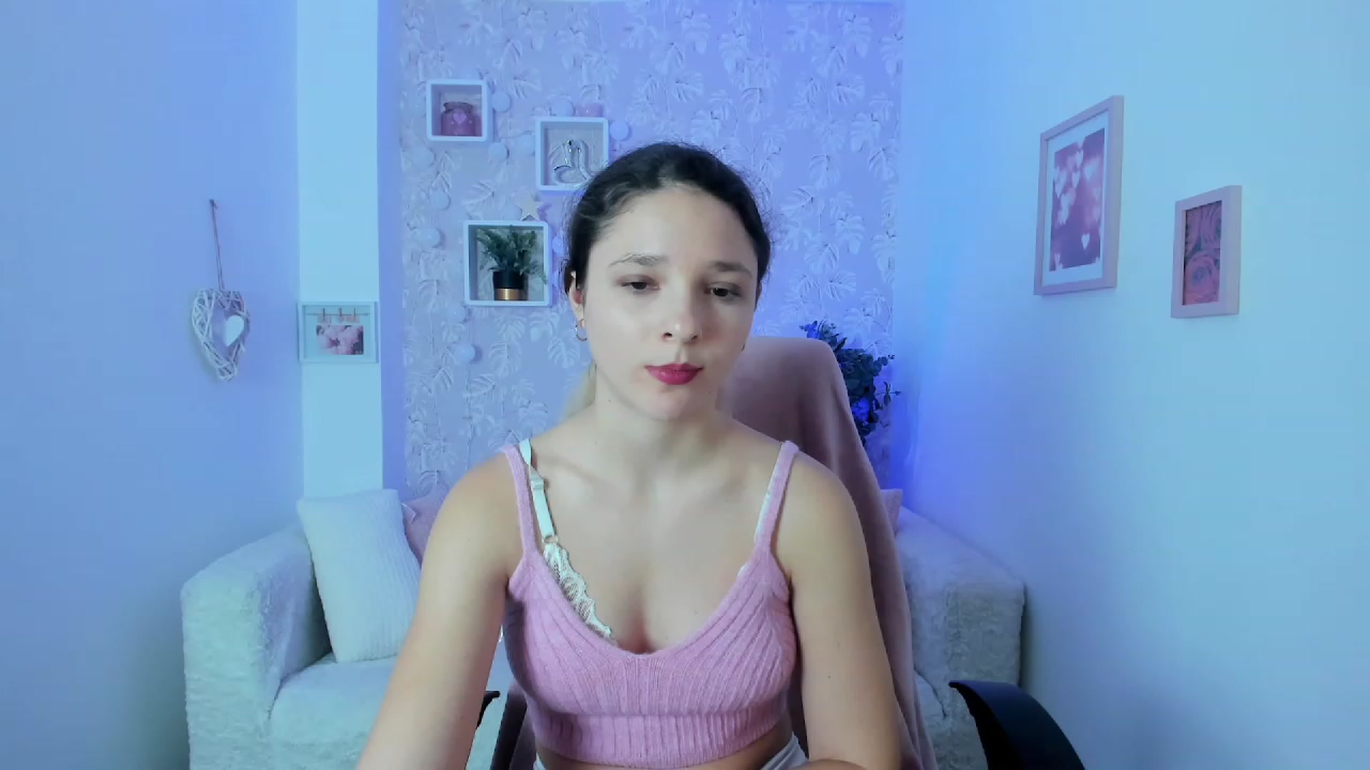 Gallery image thumbnail from Riley_Cutie's myfreecams stream on, 01/12/2023, 12:37 image 13 of 20