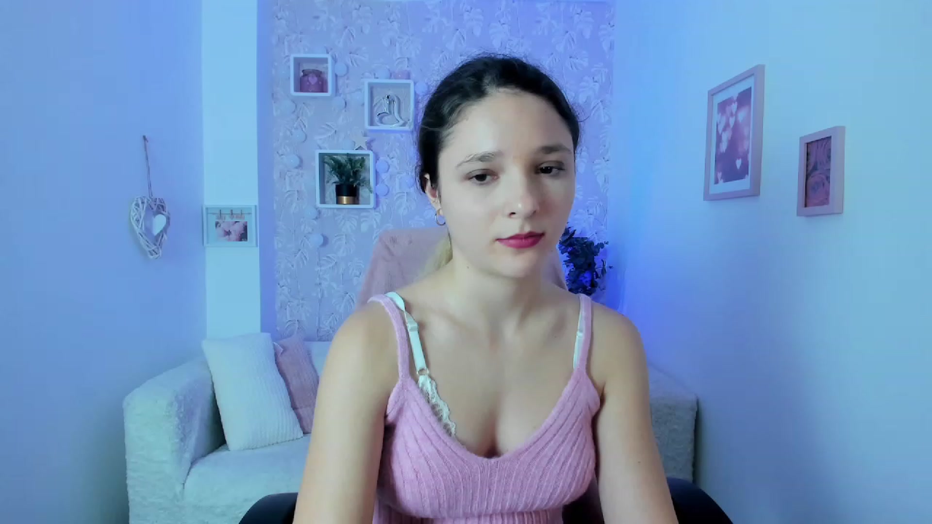 Gallery image thumbnail from Riley_Cutie's myfreecams stream on, 01/12/2023, 12:37 image 6 of 20