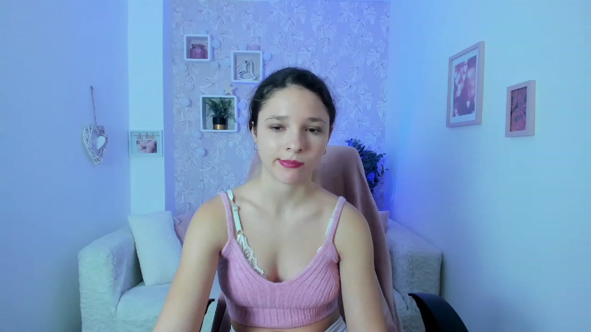 Gallery image thumbnail from Riley_Cutie's myfreecams stream on, 01/12/2023, 12:37 image 14 of 20
