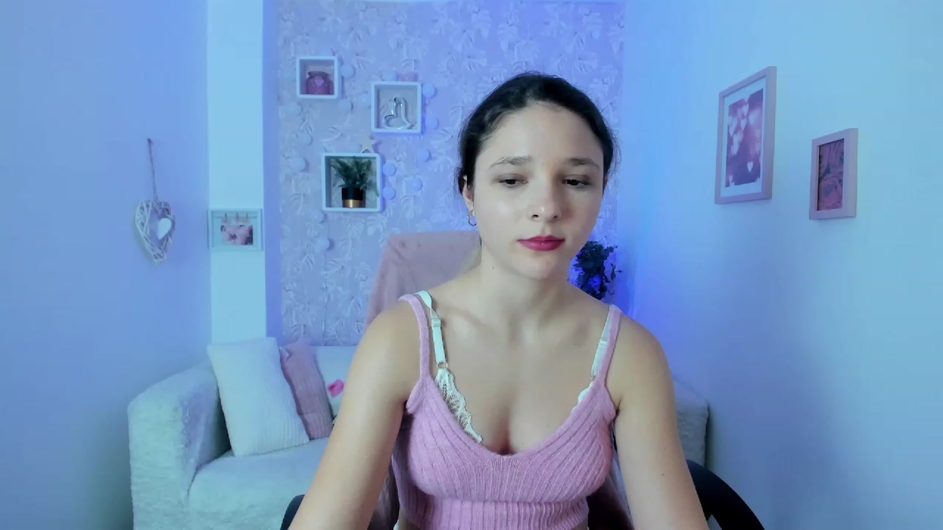 Gallery image thumbnail from Riley_Cutie's myfreecams stream on, 01/12/2023, 13:18 image 13 of 20
