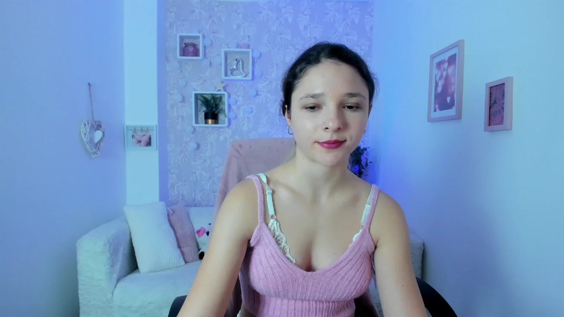 Gallery image thumbnail from Riley_Cutie's myfreecams stream on, 01/12/2023, 13:18 image 15 of 20