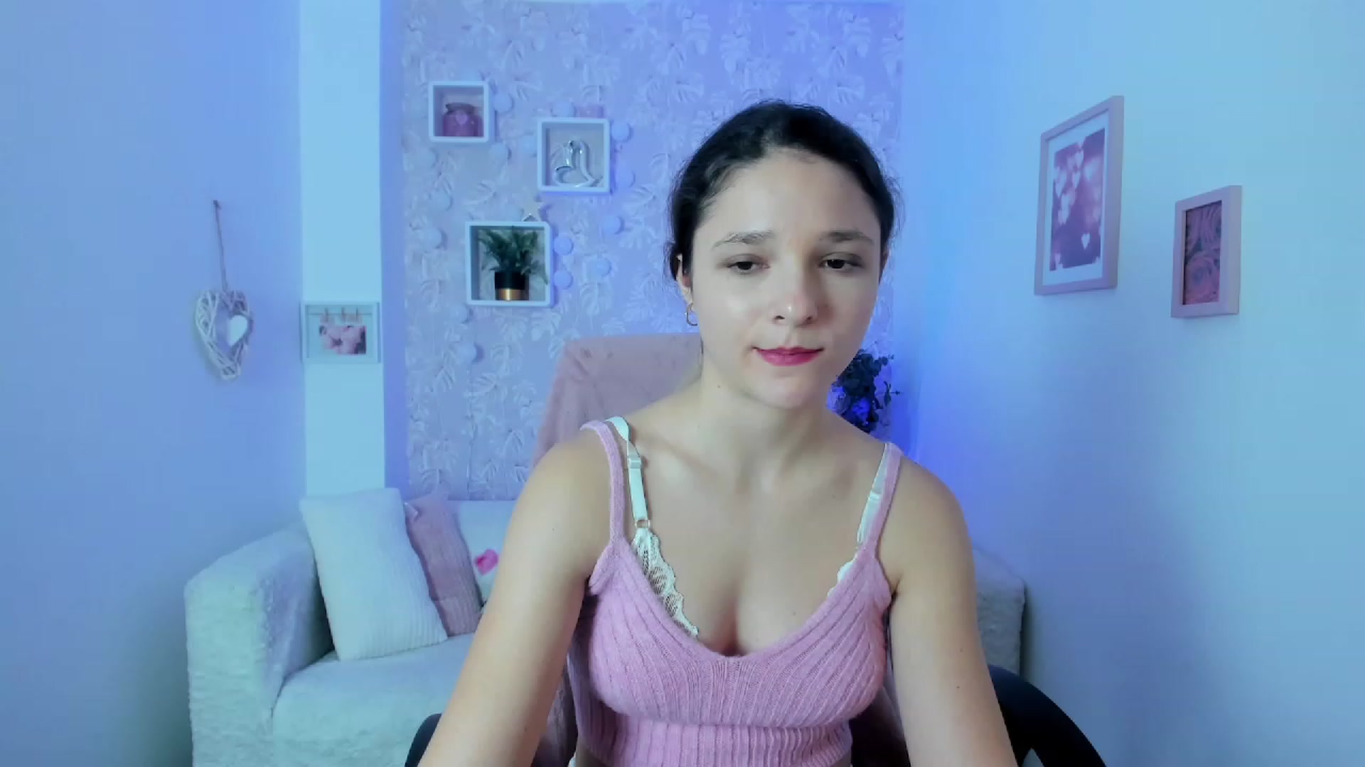 Gallery image thumbnail from Riley_Cutie's myfreecams stream on, 01/12/2023, 13:18 image 14 of 20