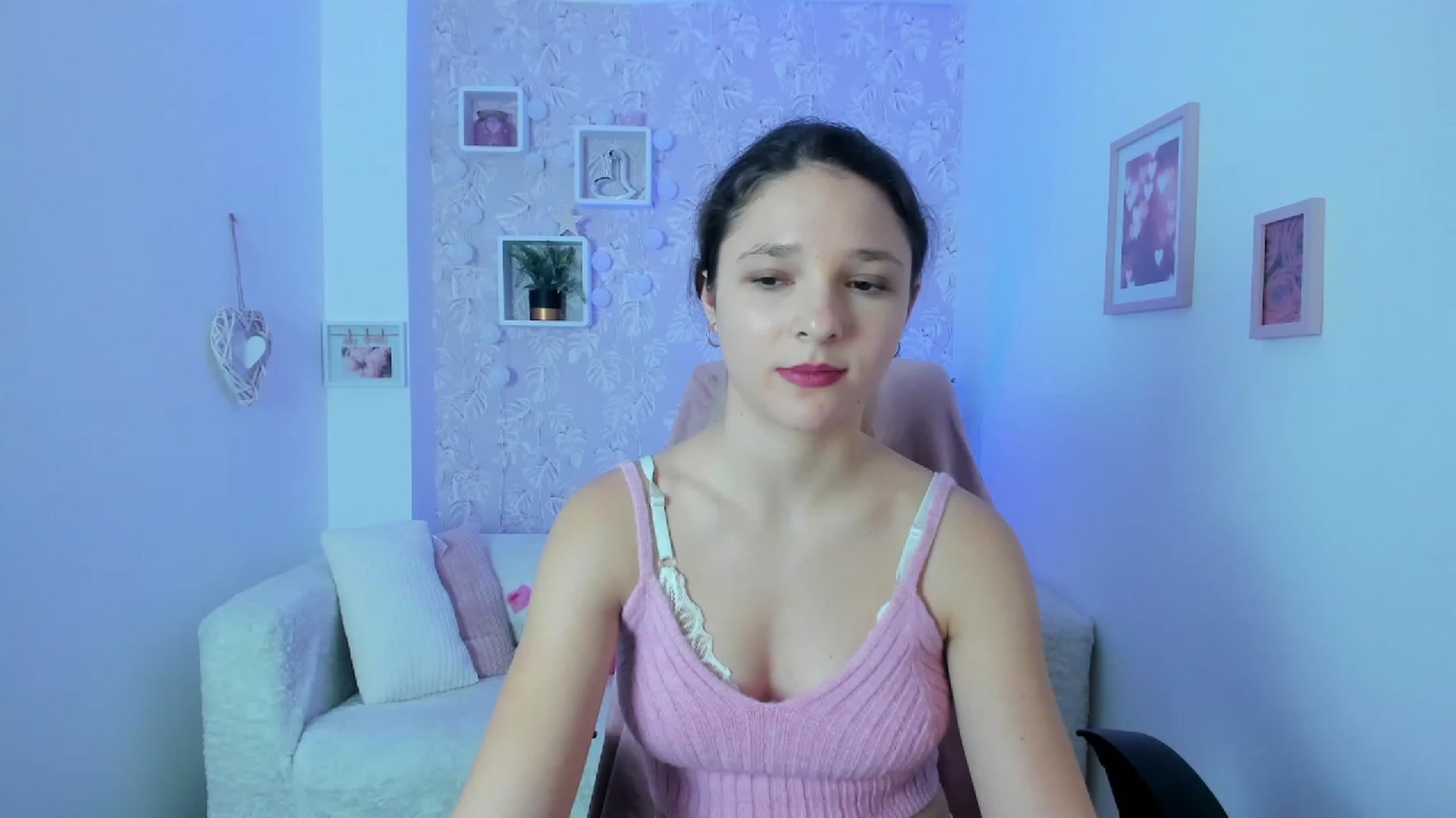 Gallery image thumbnail from Riley_Cutie's myfreecams stream on, 01/12/2023, 13:18 image 17 of 20