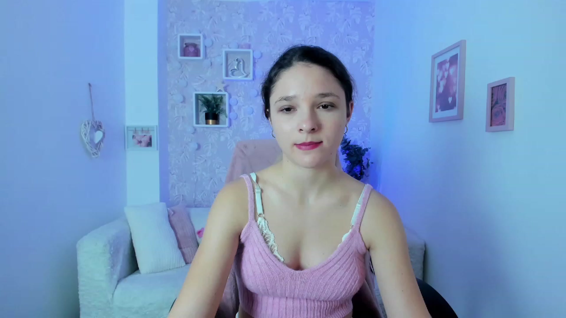 Gallery image thumbnail from Riley_Cutie's myfreecams stream on, 01/12/2023, 13:18 image 12 of 20