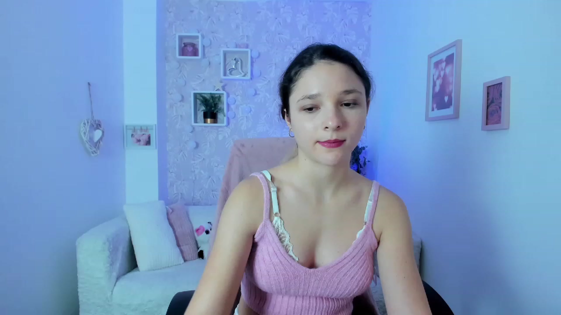 Gallery image thumbnail from Riley_Cutie's myfreecams stream on, 01/12/2023, 13:18 image 10 of 20