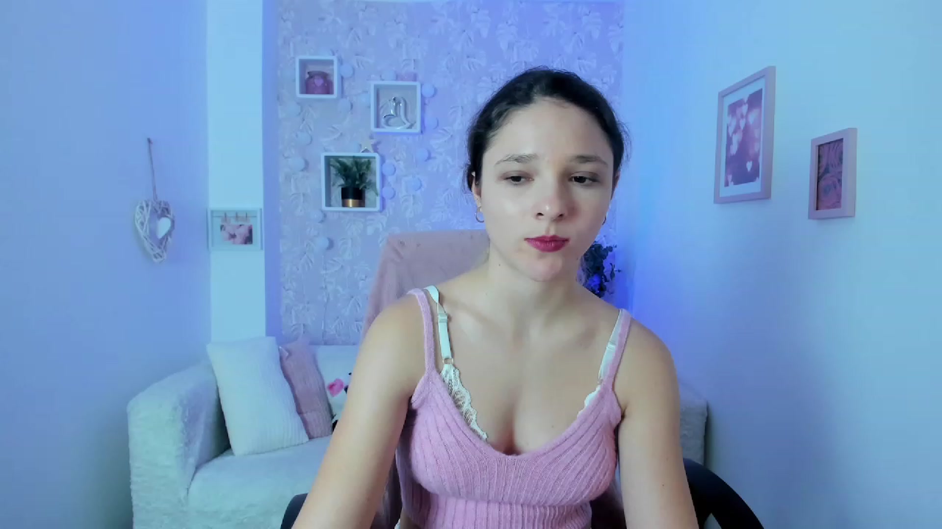 Gallery image thumbnail from Riley_Cutie's myfreecams stream on, 01/12/2023, 13:18 image 16 of 20