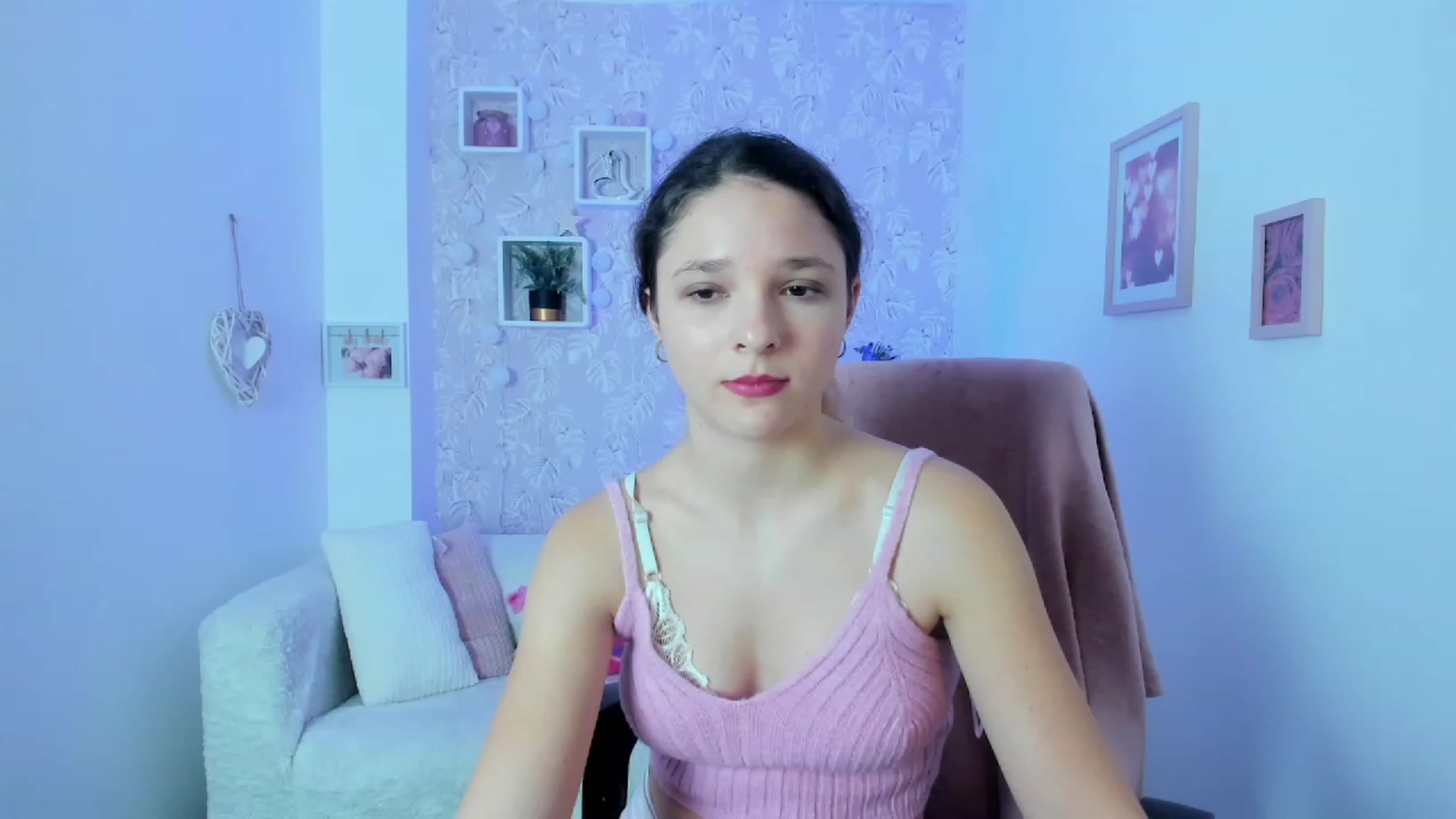 Gallery image thumbnail from Riley_Cutie's myfreecams stream on, 01/12/2023, 13:18 image 19 of 20